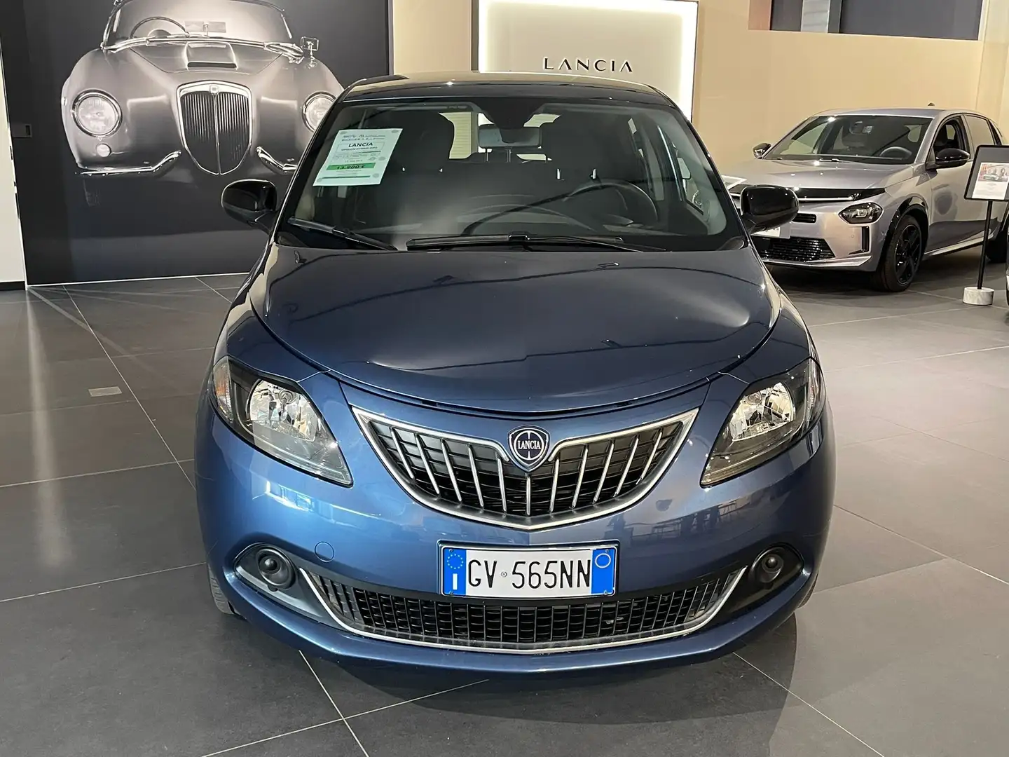 Lancia Ypsilon My23 1.0 Firefly 70 CvStart&Stop Hybrid Gold Blu/Azzurro - 2