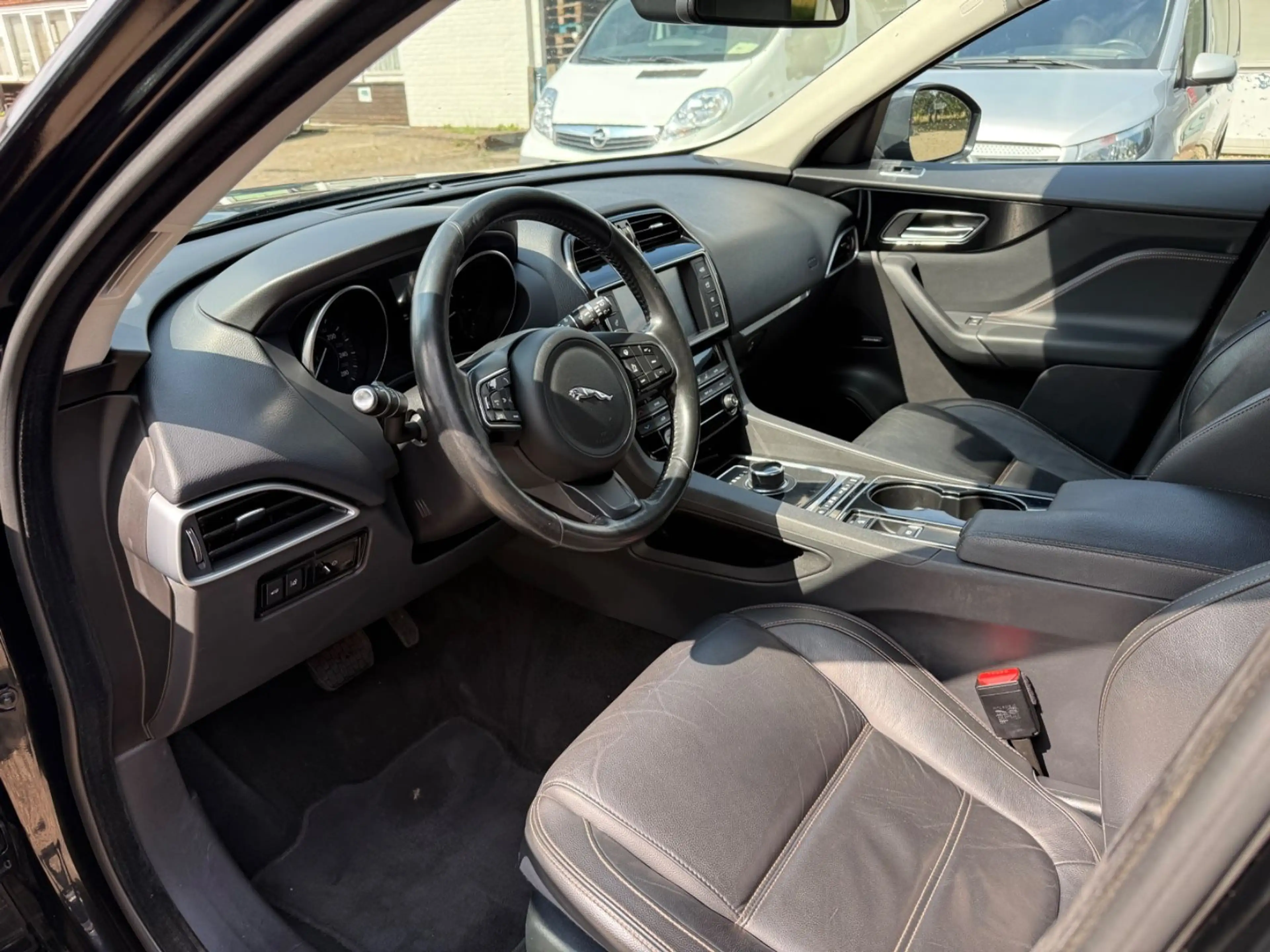 Jaguar F-Pace F-PACE Prestige AWD 30d Bi-Xenon AHK ATM — photo 4