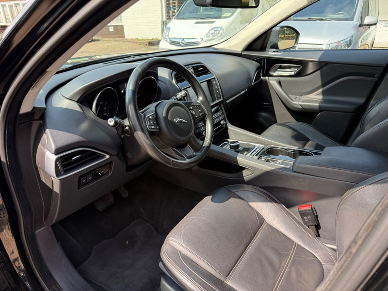 Jaguar F-Pace F-PACE Prestige AWD 30d Bi-Xenon AHK ATM — photo 4