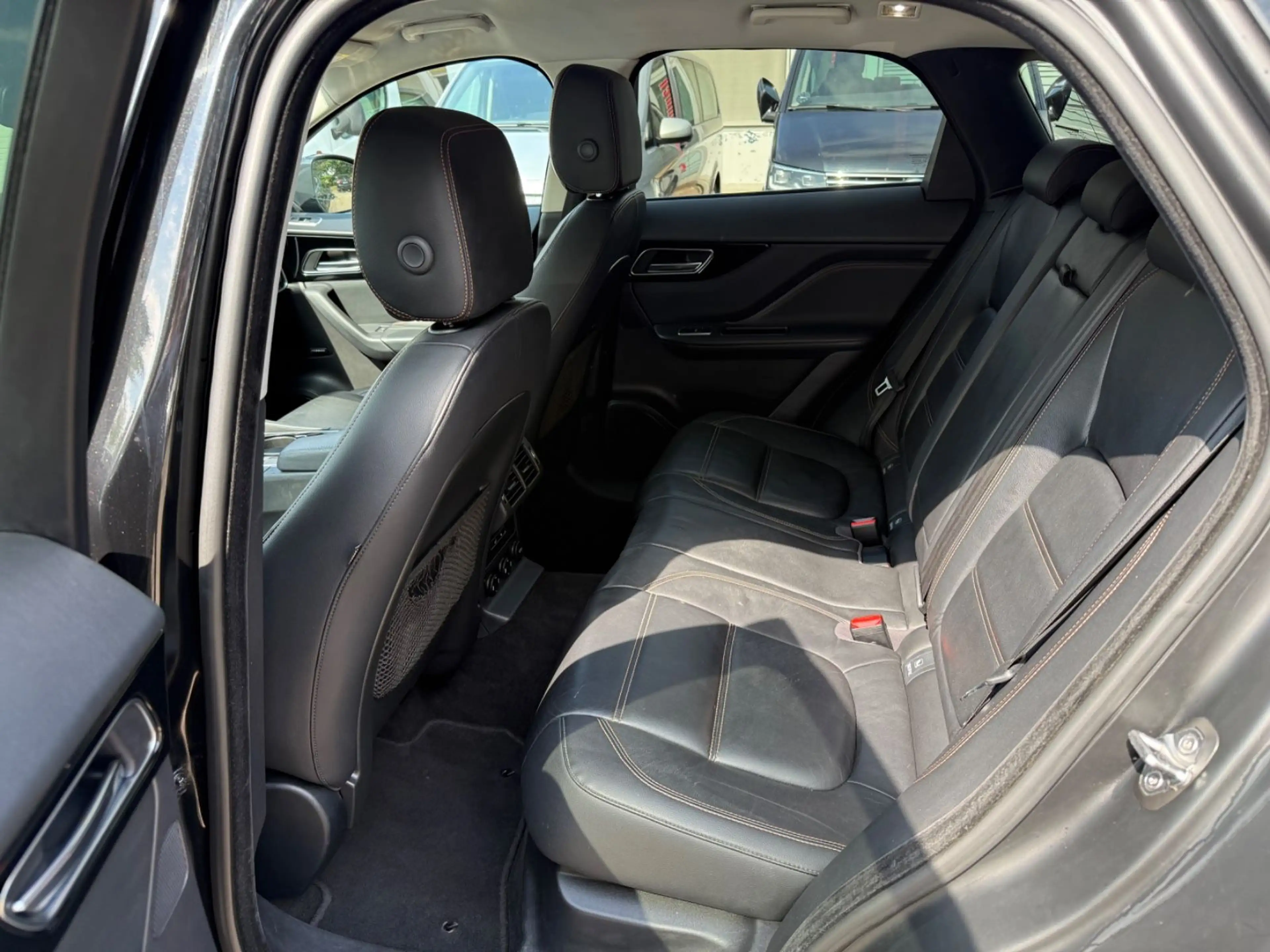 Jaguar F-Pace F-PACE Prestige AWD 30d Bi-Xenon AHK ATM — photo 10