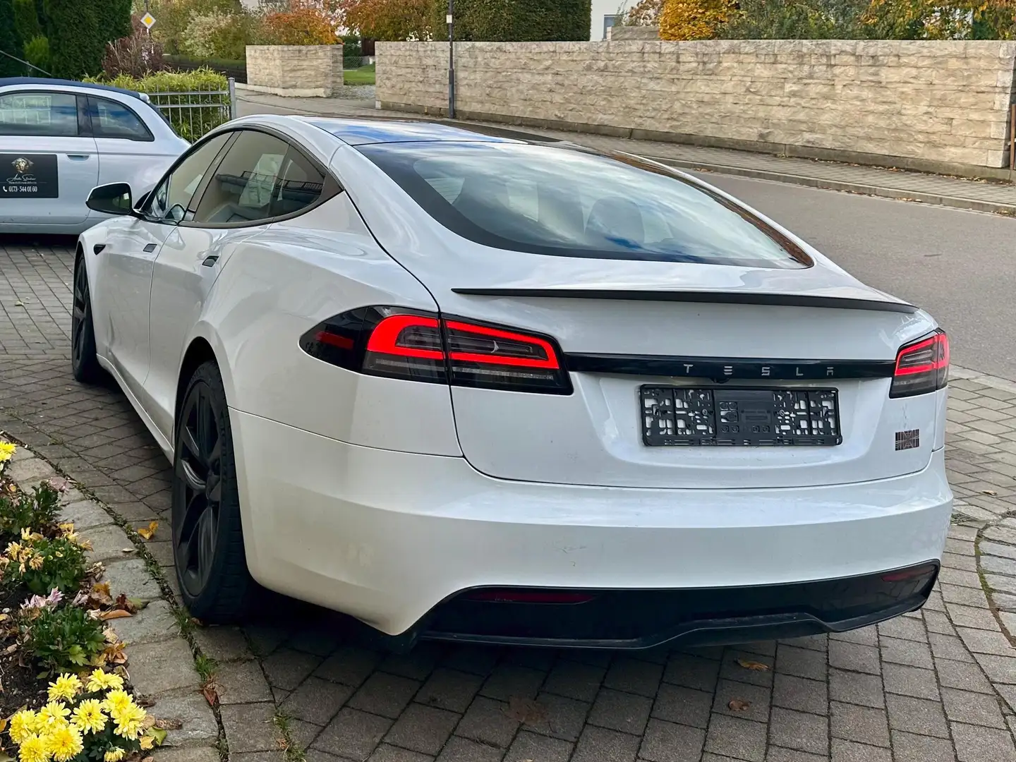 Tesla Model S Plaid PD2023=HW4+Upgrade-Bremse*Yoke*21"Arachn*AHK White - 1