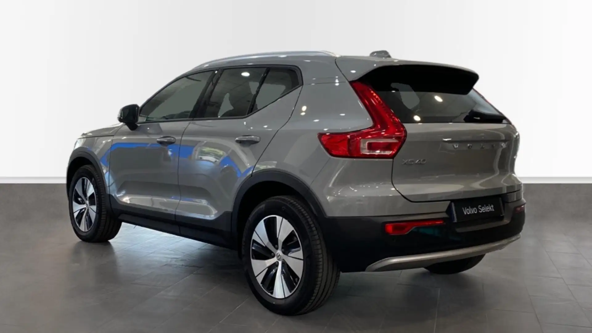 Volvo XC40 CORE, B3 MILD HYBRID, GASOLINA - 2