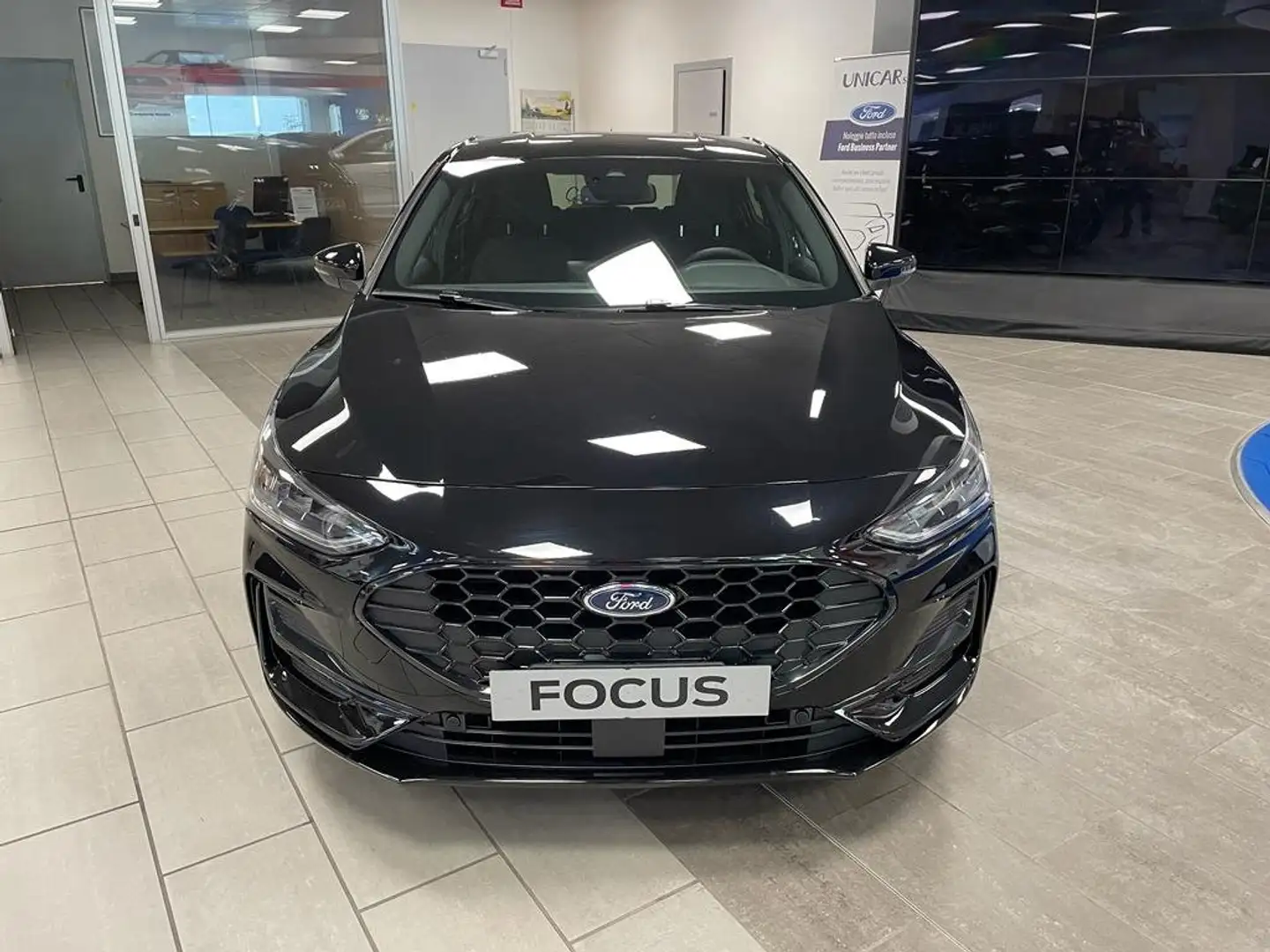 Ford Focus 1.0 125cv HYBRID 5porte "ST Line" NUOVA DA IMMATR. Nero - 2