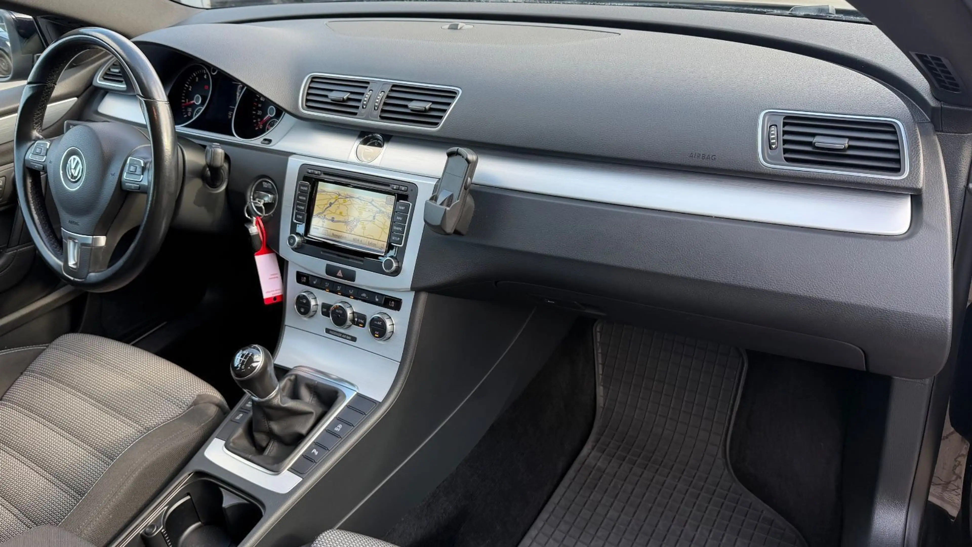 Volkswagen CC Basis BMT *KAMERA*8FACH*NAVI*AHK*XENON*SZHG* — photo 10