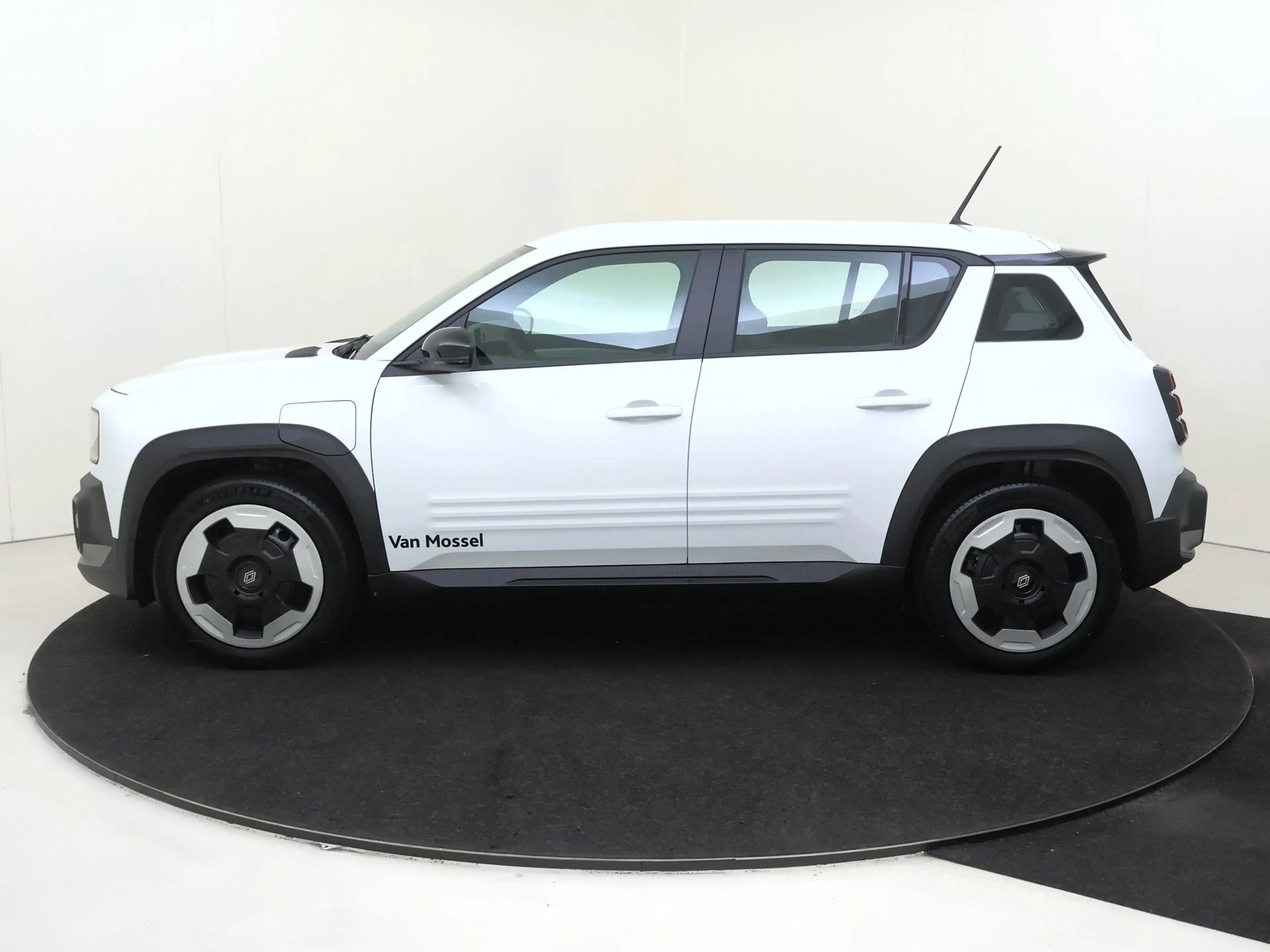 Renault R 4 urban range evolution 40 kWh | Apple & Android Car — photo 8