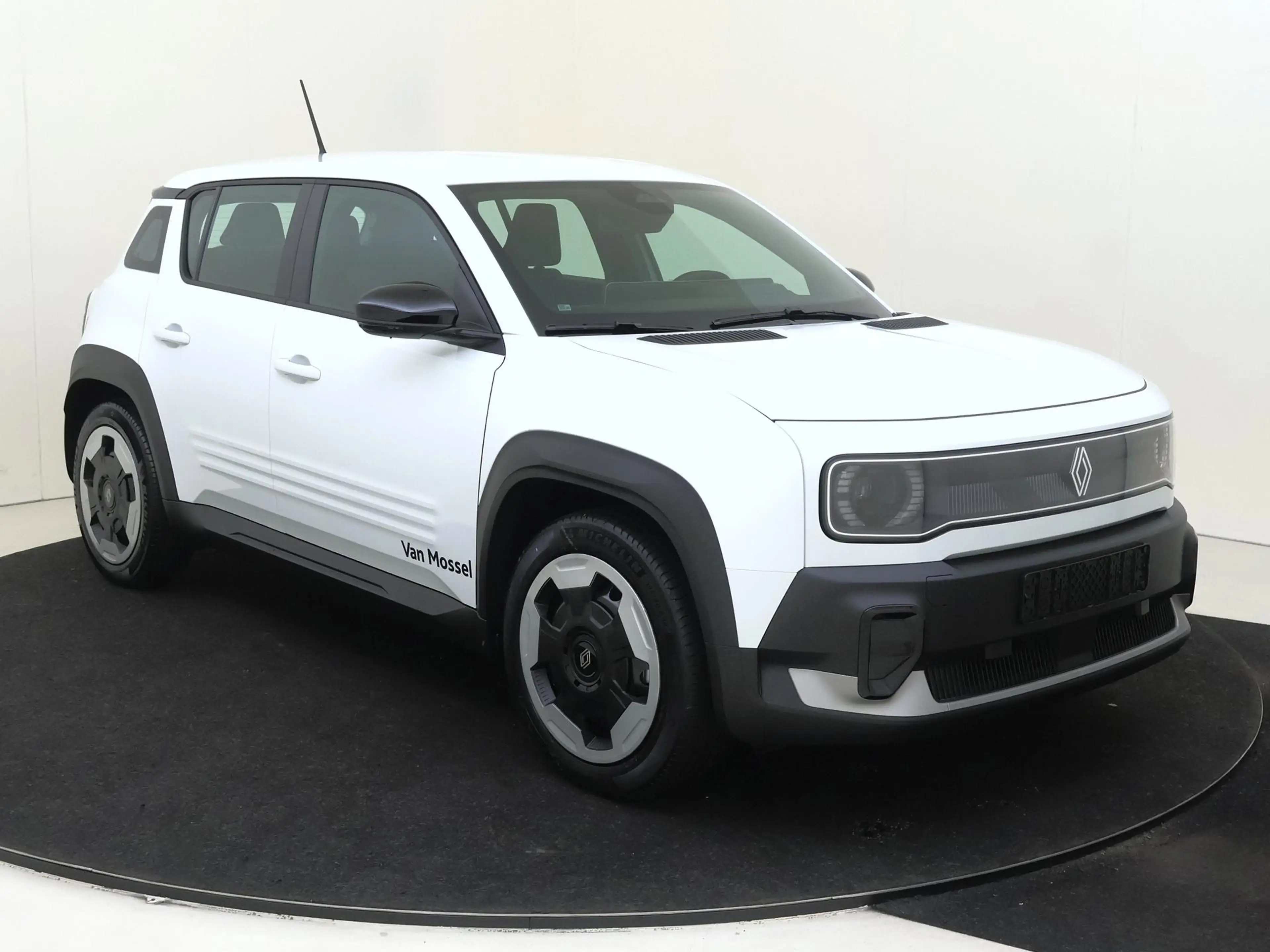 Renault R 4 urban range evolution 40 kWh | Apple & Android Car — photo 2