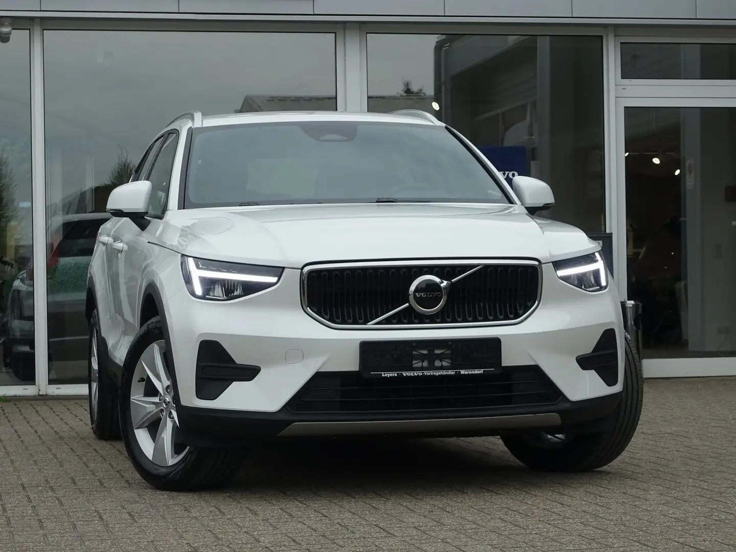 Volvo XC40 Core B3 Mild-Hybrid/Kamera/Pilot/Memory/LED Weiß - 2
