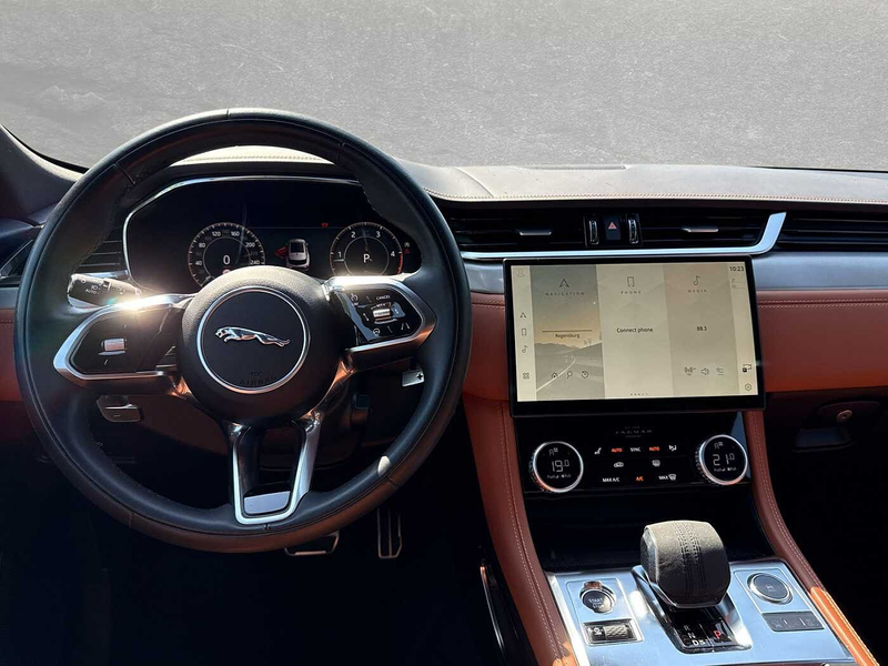 Jaguar F-Pace Diesel D300 AWD R-Dynamic SE — photo 4