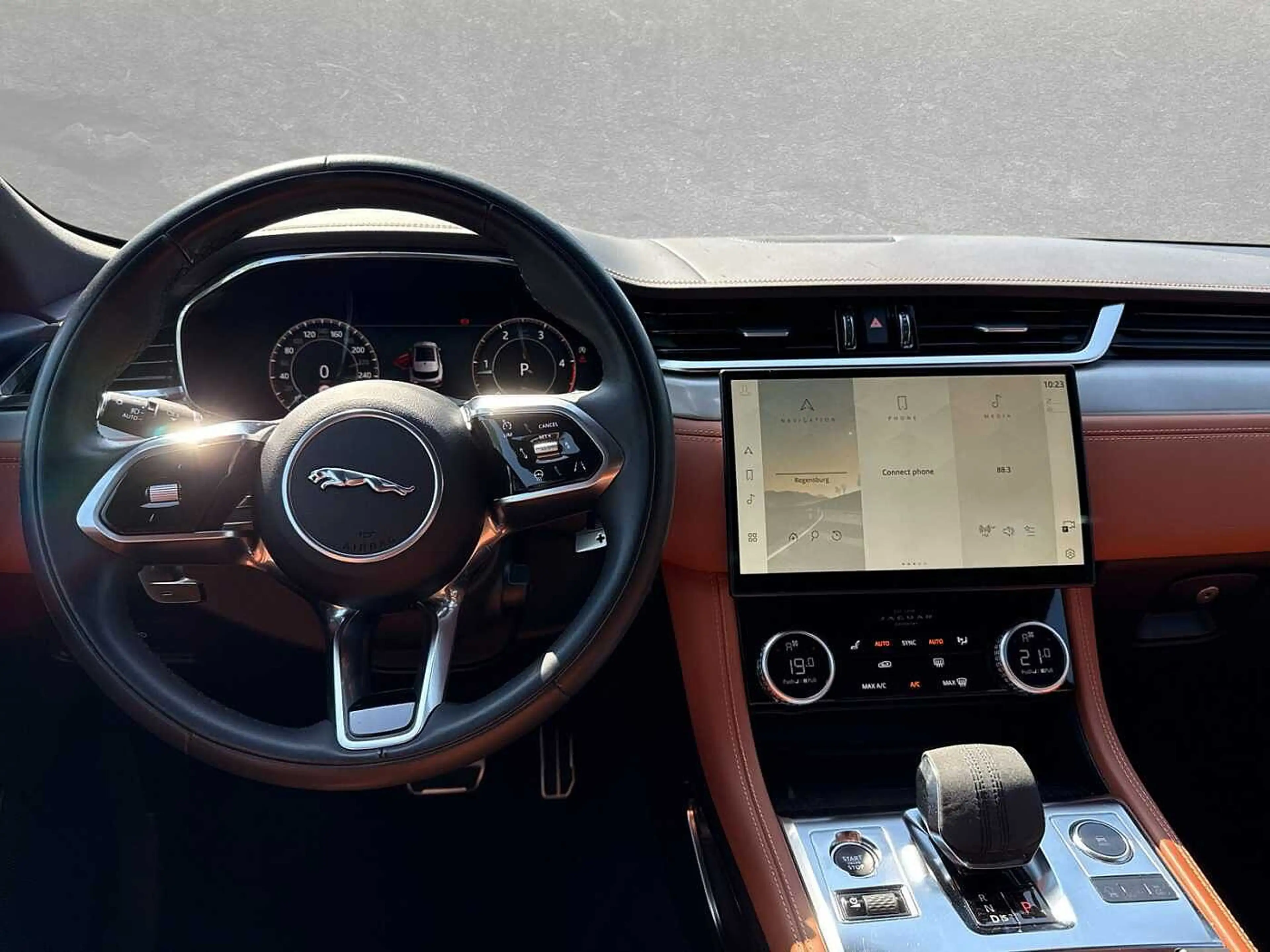 Jaguar F-Pace Diesel D300 AWD R-Dynamic SE — photo 4