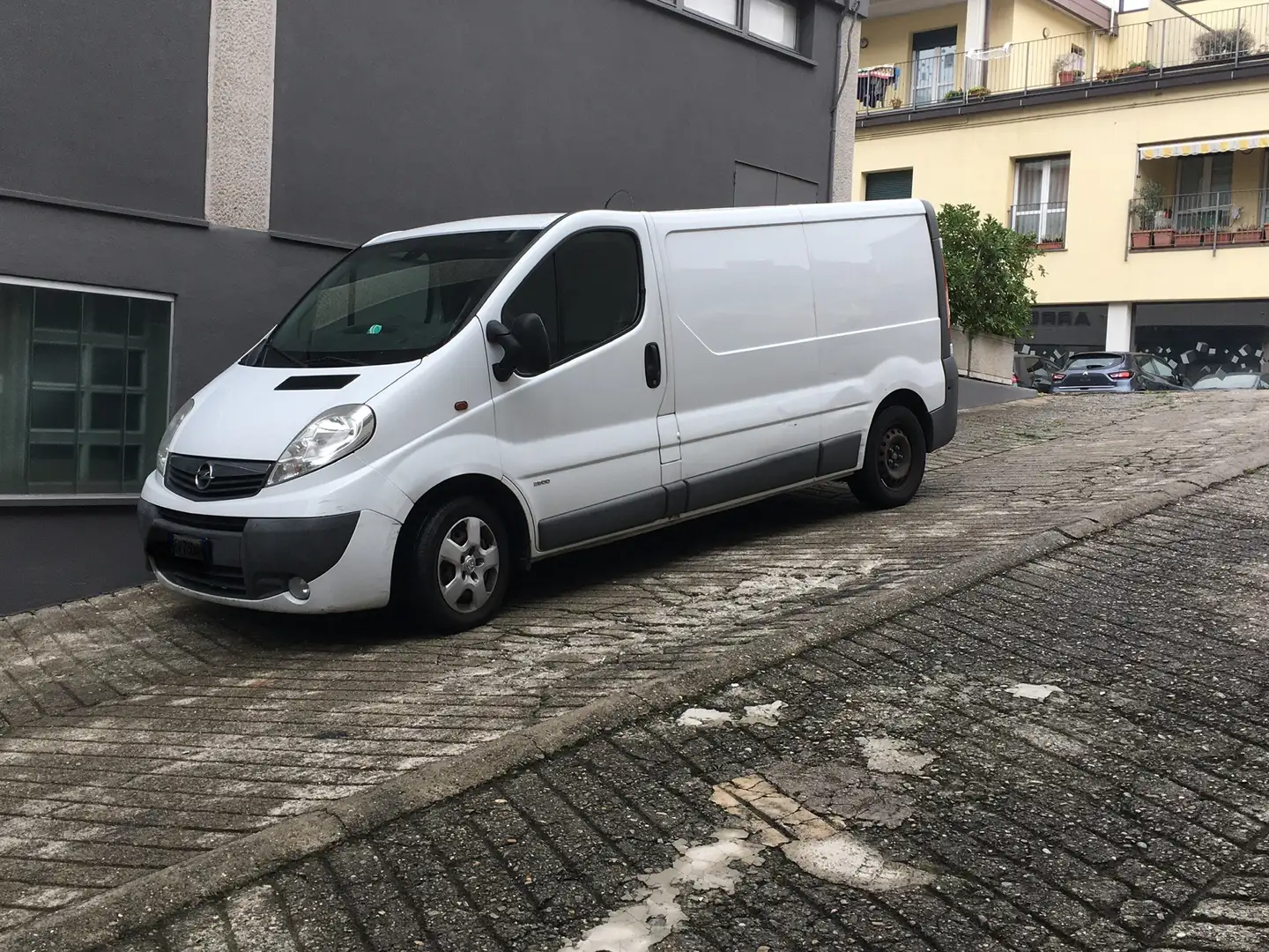 Opel Vivaro 2.0 tdi passo lungo - 1