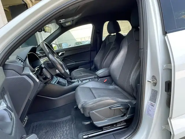 Audi Q3 view 8
