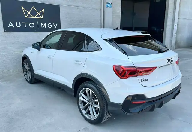 Audi Q3 view 6
