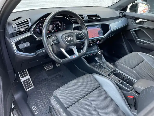Audi Q3 view 7