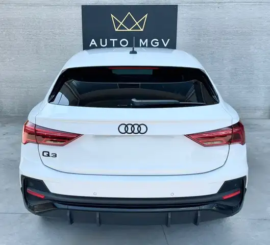 Audi Q3 view 5