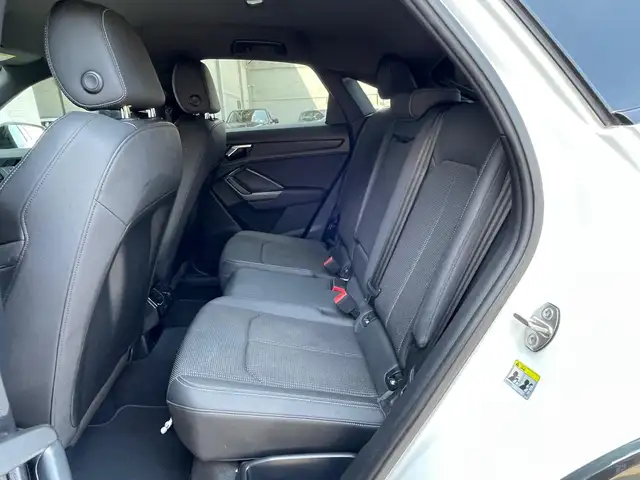 Audi Q3 view 14