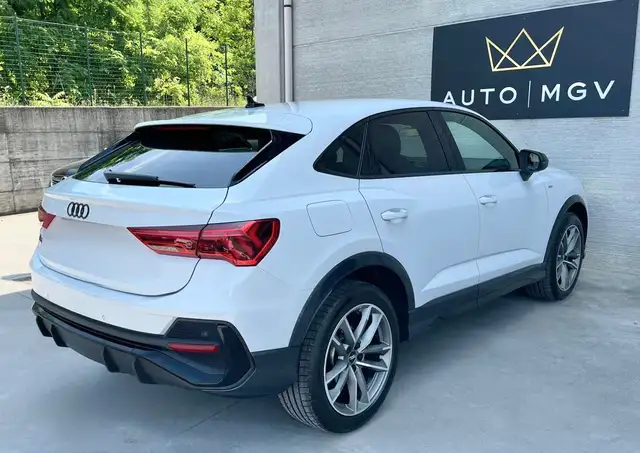 Audi Q3 view 4