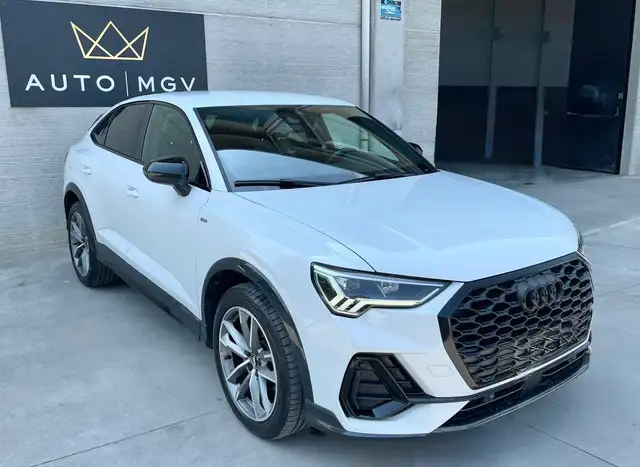 Audi Q3 view 3