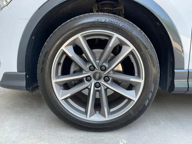 Audi Q3 view 15