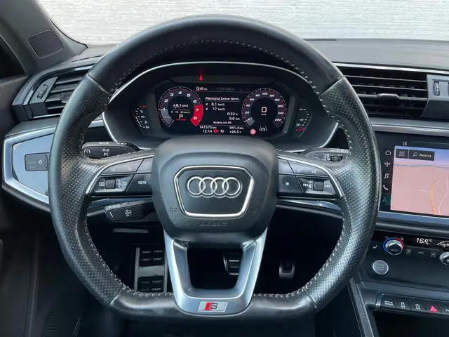 Audi Q3 view 10