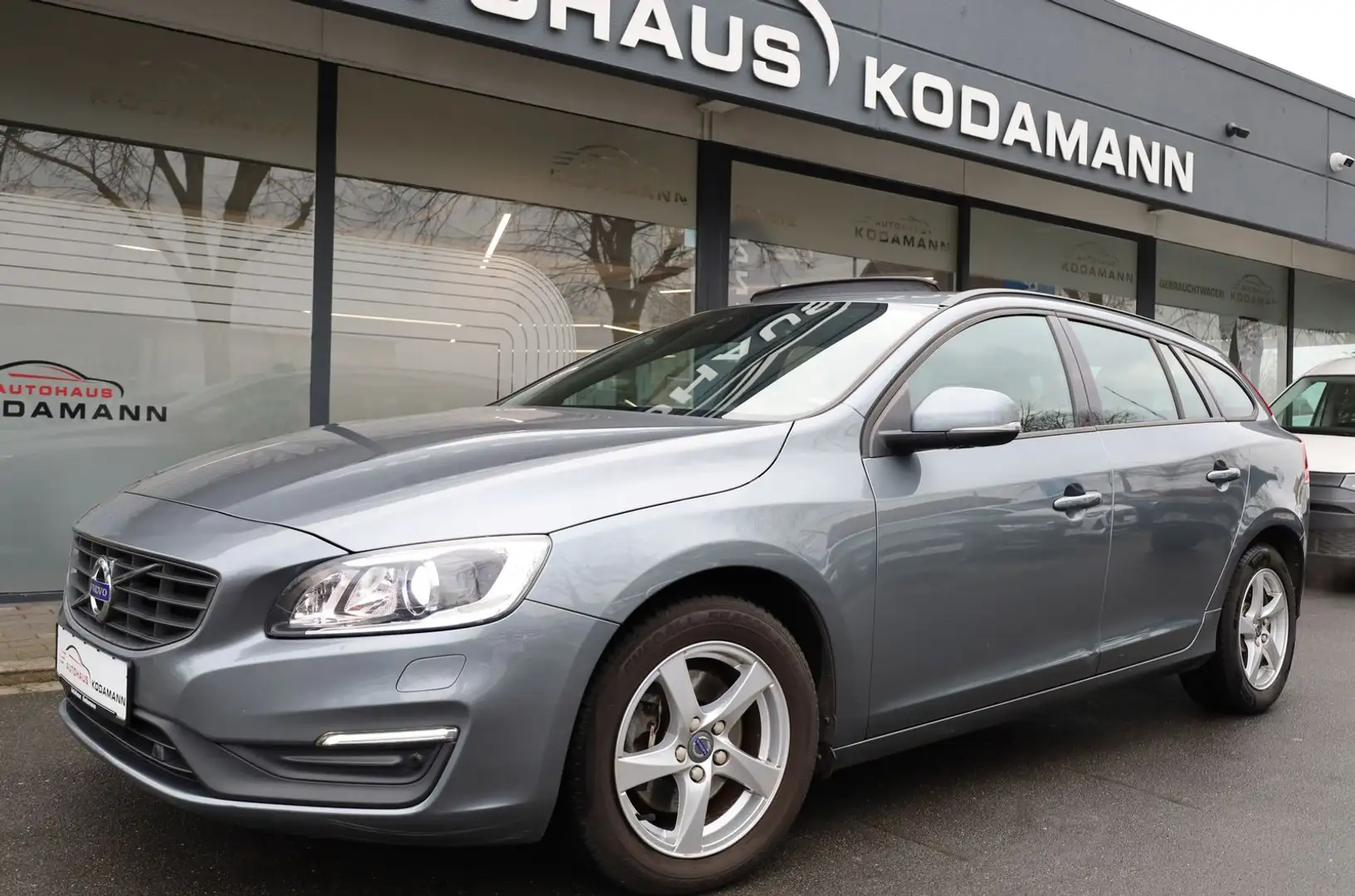 Volvo V60 Linje Business*PDC*SHZ*Schiebedach*Cam*AHK Grau - 1