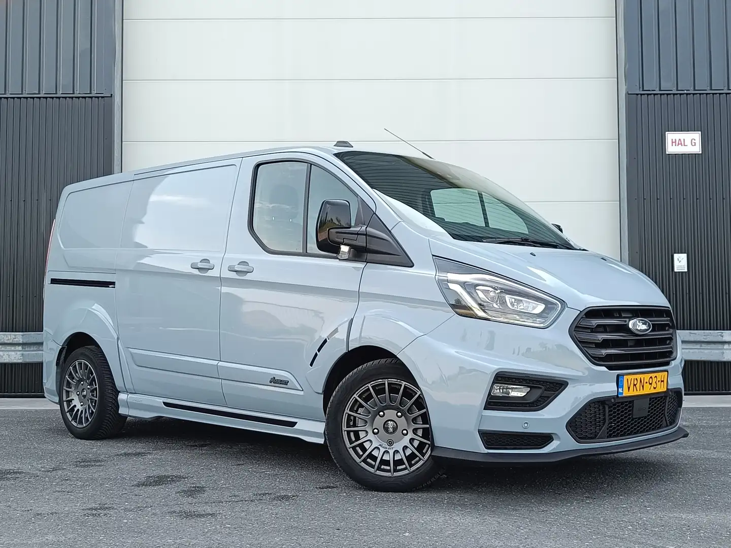 Ford Transit Custom 320 2.0 TDCI L1H1 Sport MS-RT 185pk | Uniek! | Aut Grijs - 2