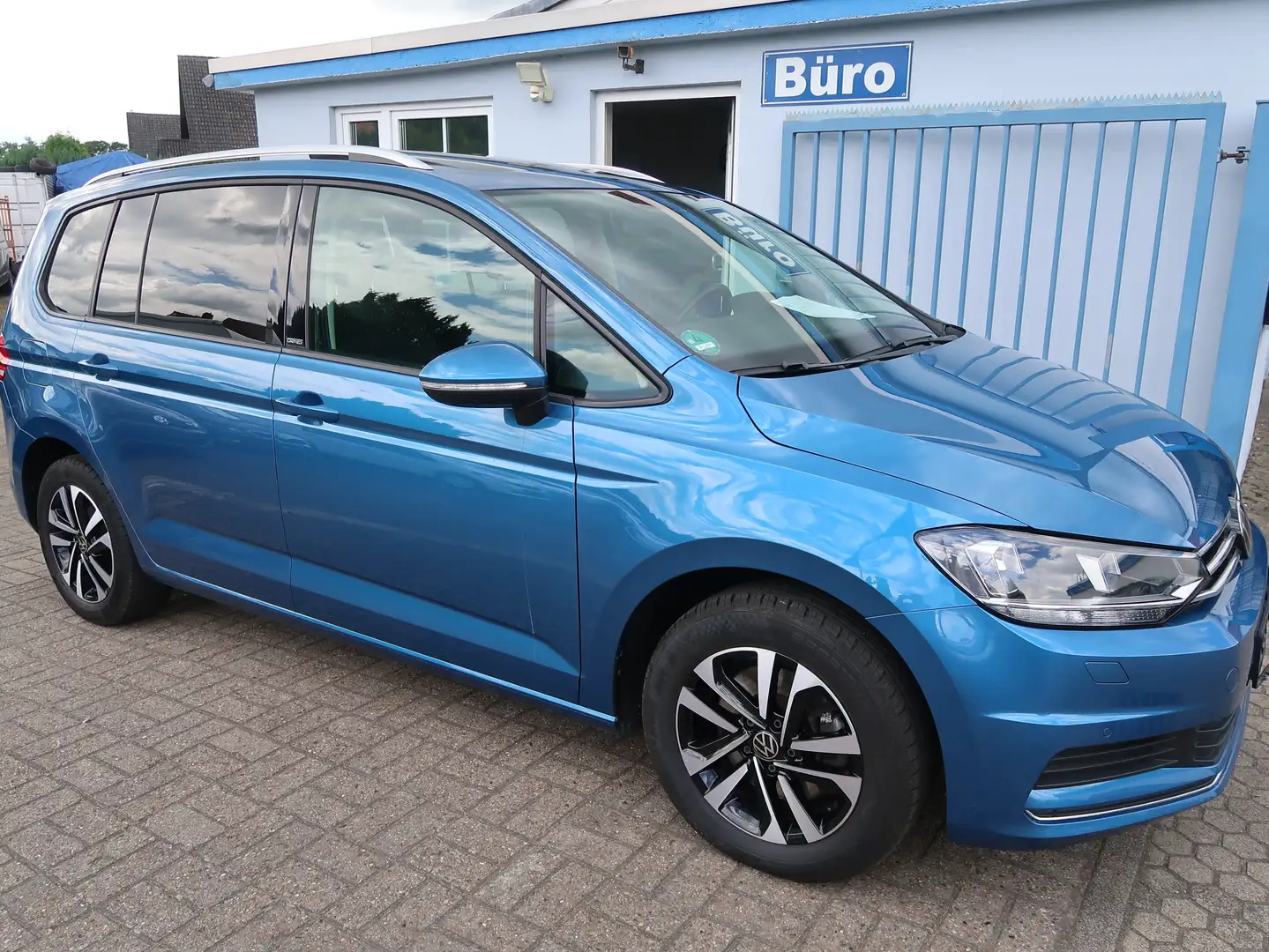 Volkswagen Touran 2.0 TDi United Start-Stopp 7 Sitze Blauw - 2