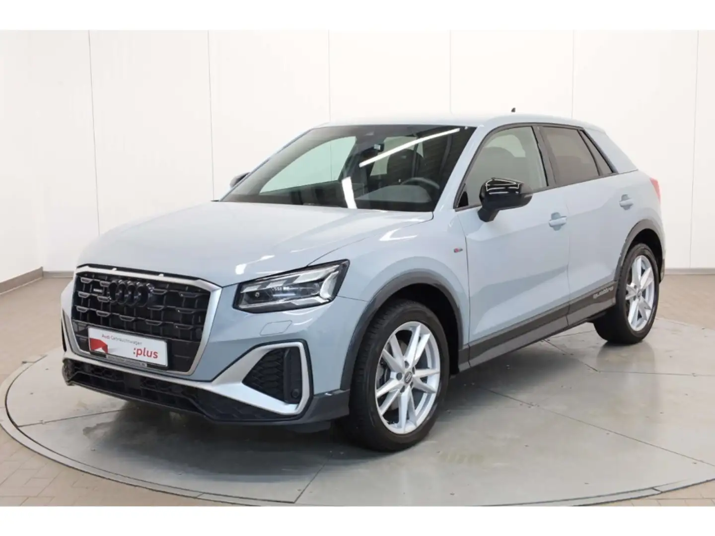 Audi Q2 40 TFSI quattro S line NAV/Virt/Matrix/RFK Silber - 2