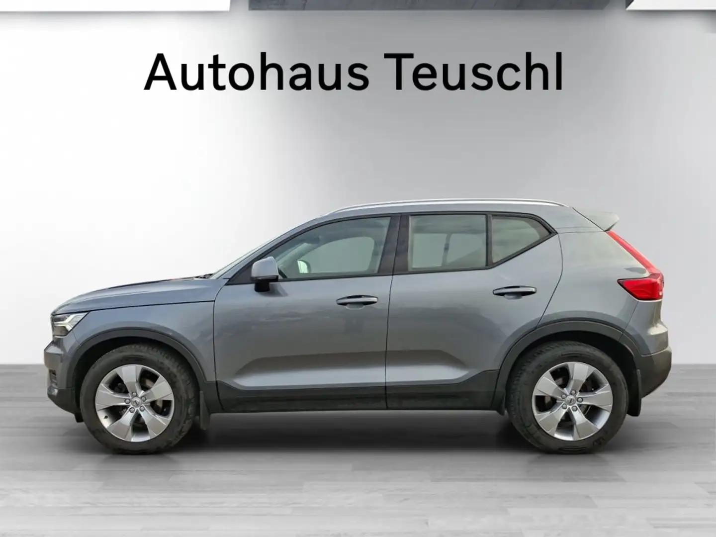 Volvo XC40 D3 Geartronic Momentum Grau - 2