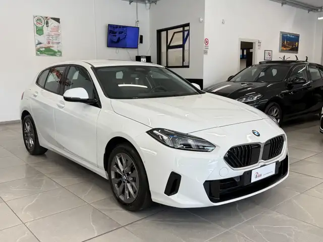 BMW 1 Series view 3