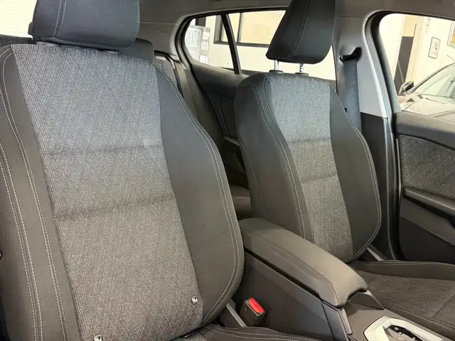 BMW 1 Series view 20