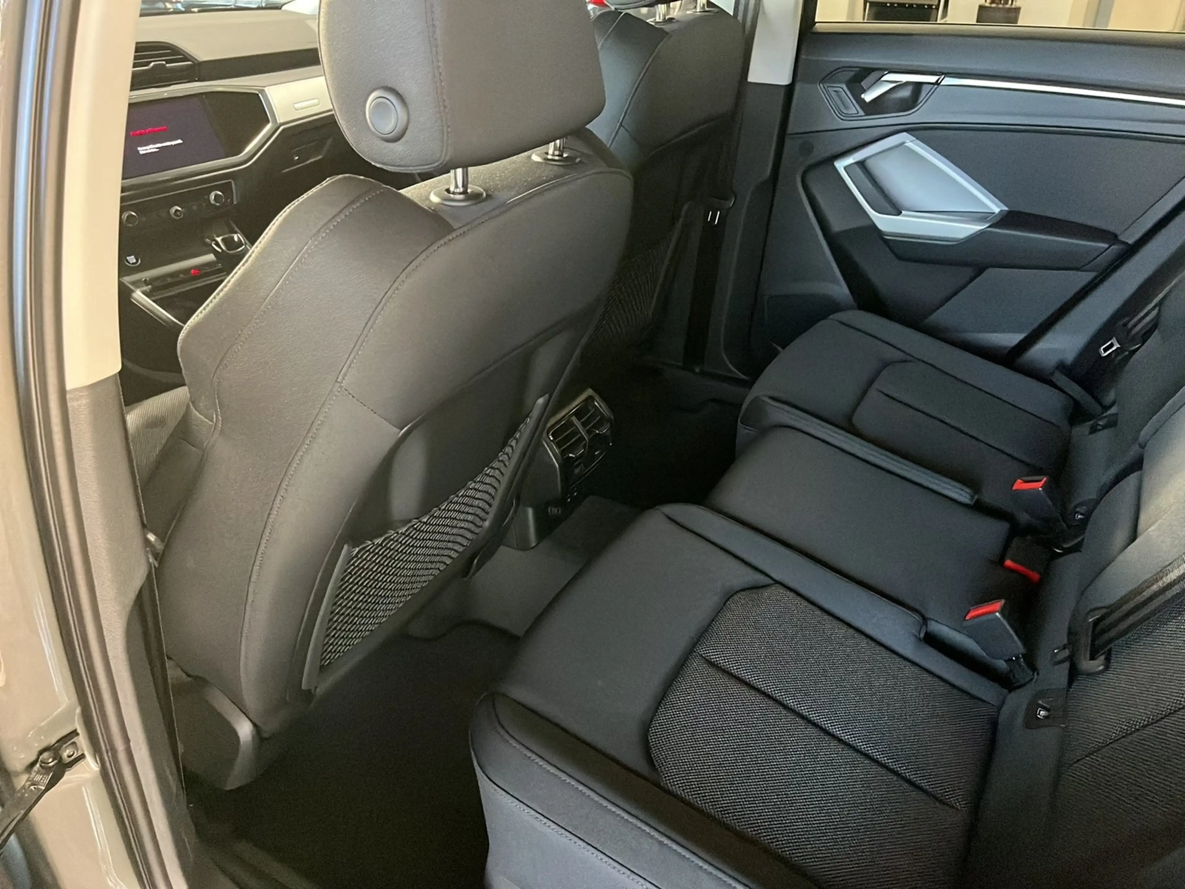 Audi Q3 advanced 35 TFSI 110(150) kW(PS)S tronic — photo 9