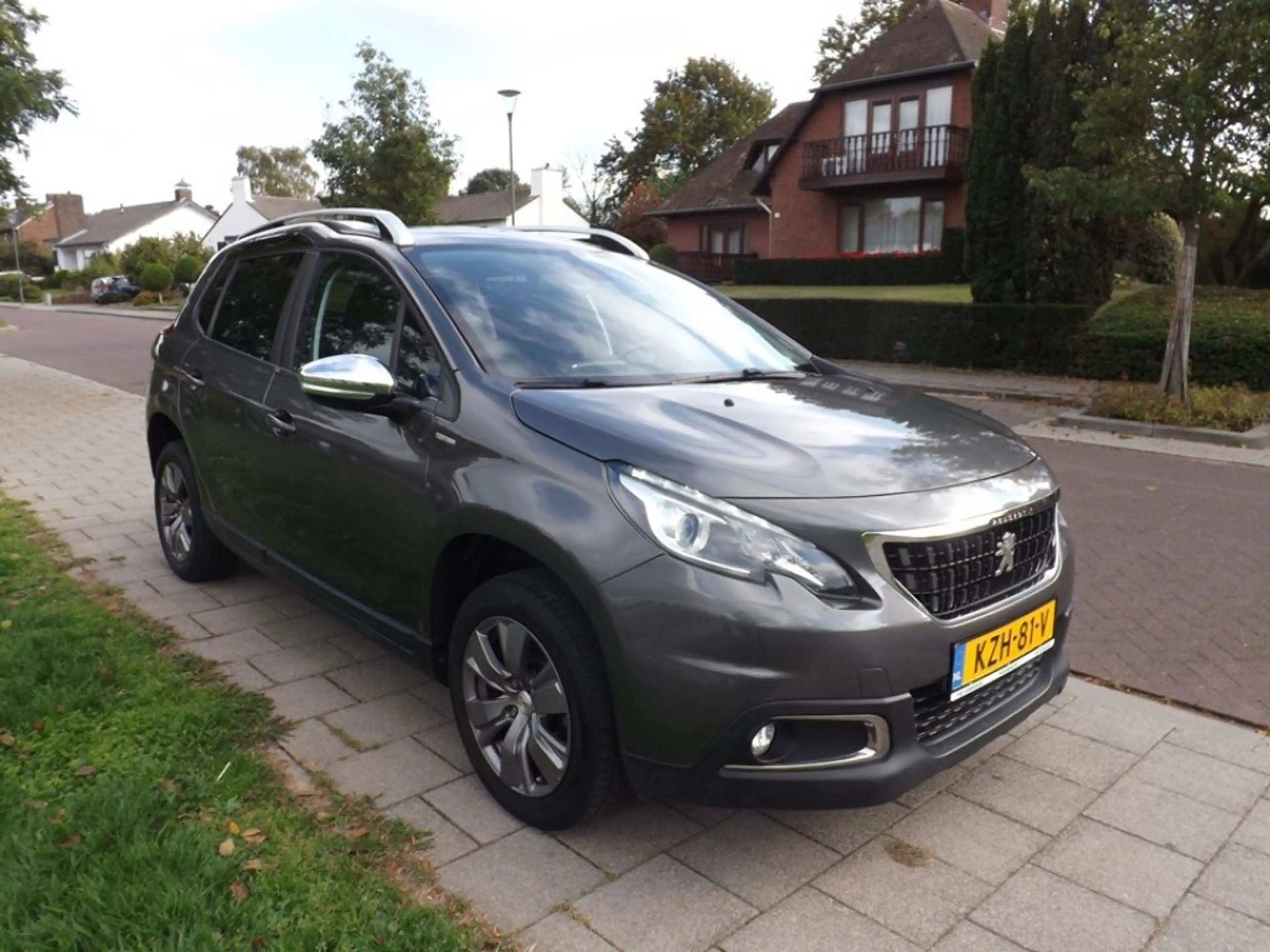 Peugeot 2008 1.2 PURETECH ALLURE — photo 3
