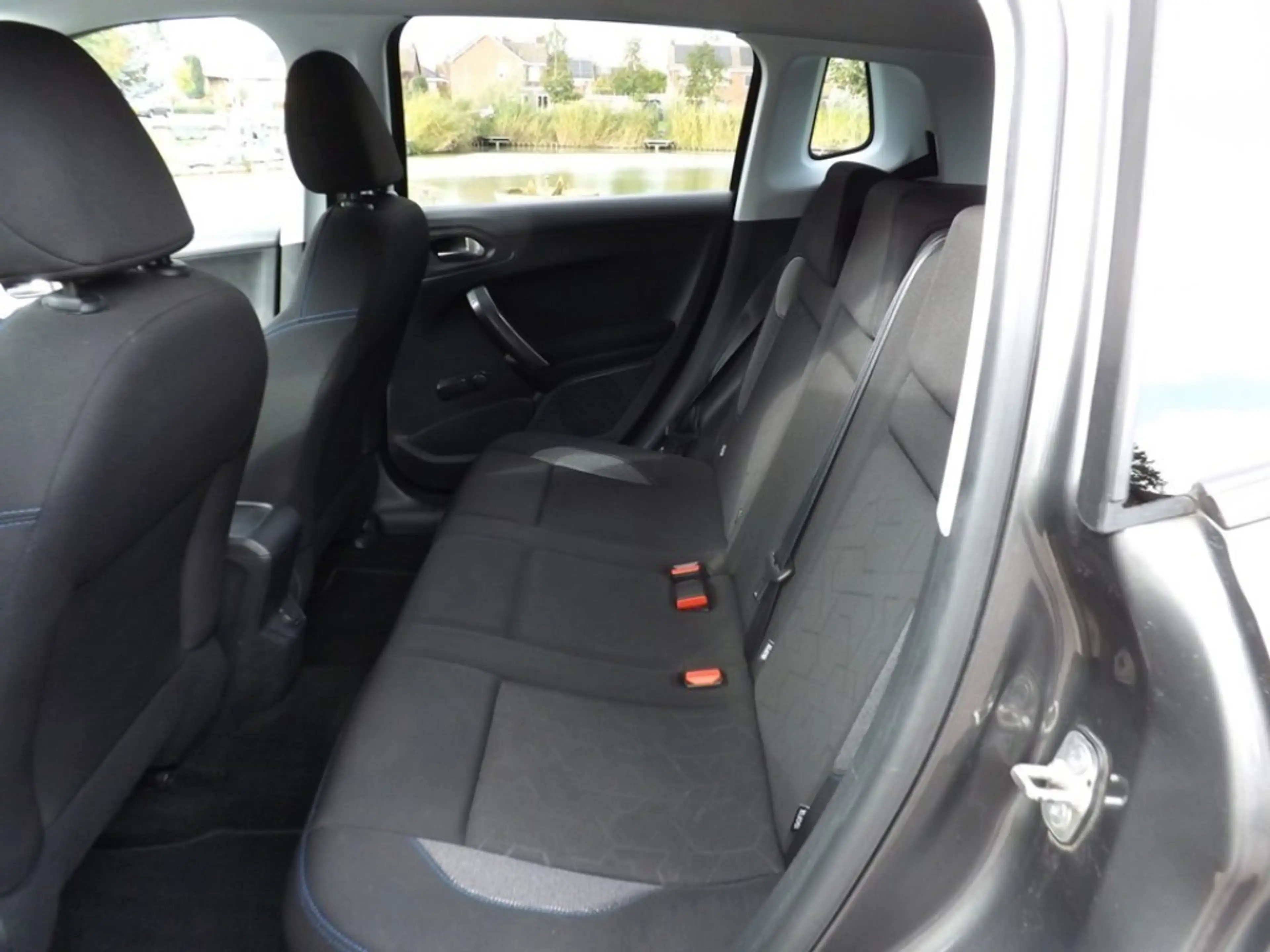 Peugeot 2008 1.2 PURETECH ALLURE — photo 10