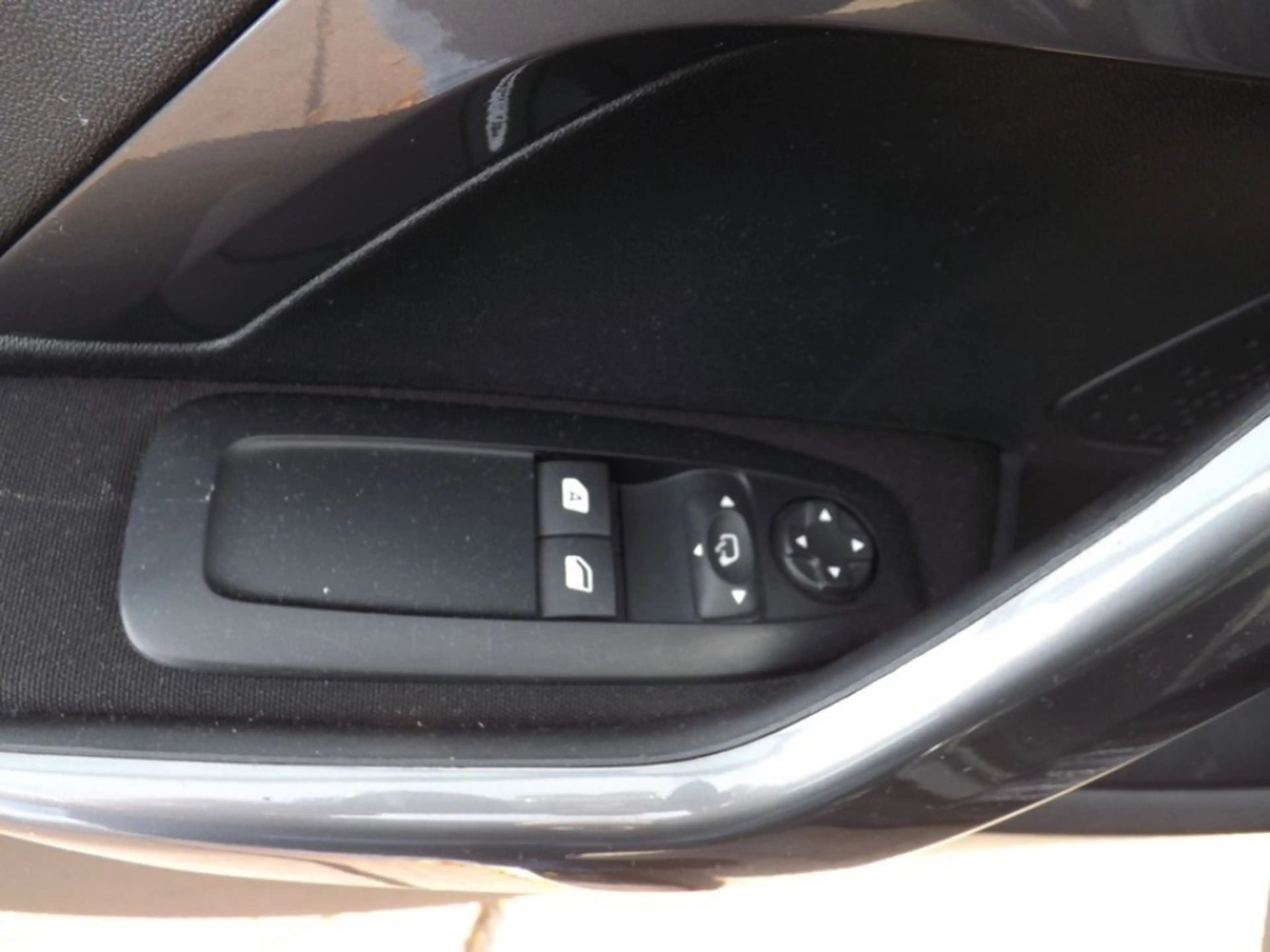 Peugeot 2008 1.2 PURETECH ALLURE — photo 15