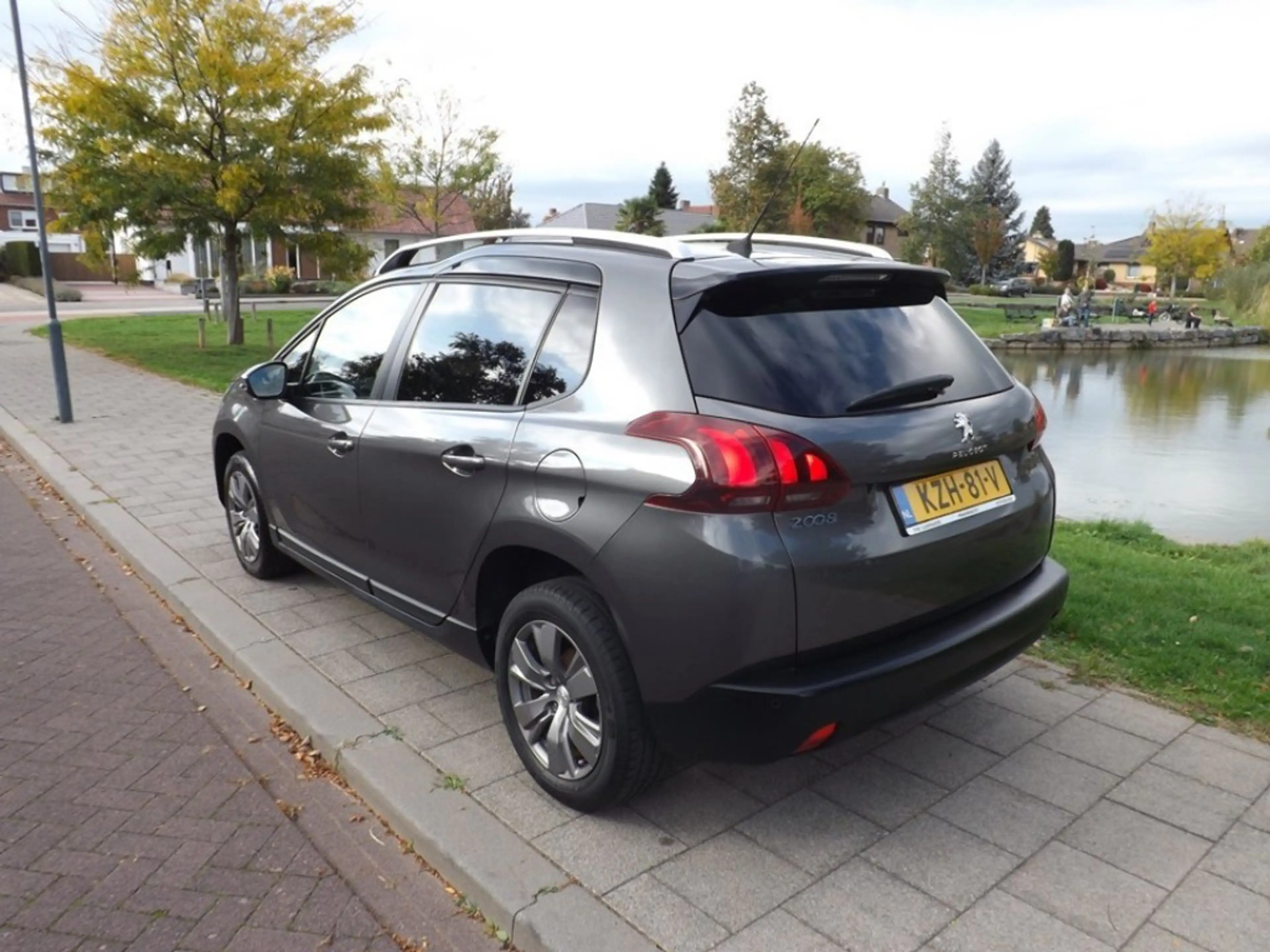 Peugeot 2008 1.2 PURETECH ALLURE — photo 7