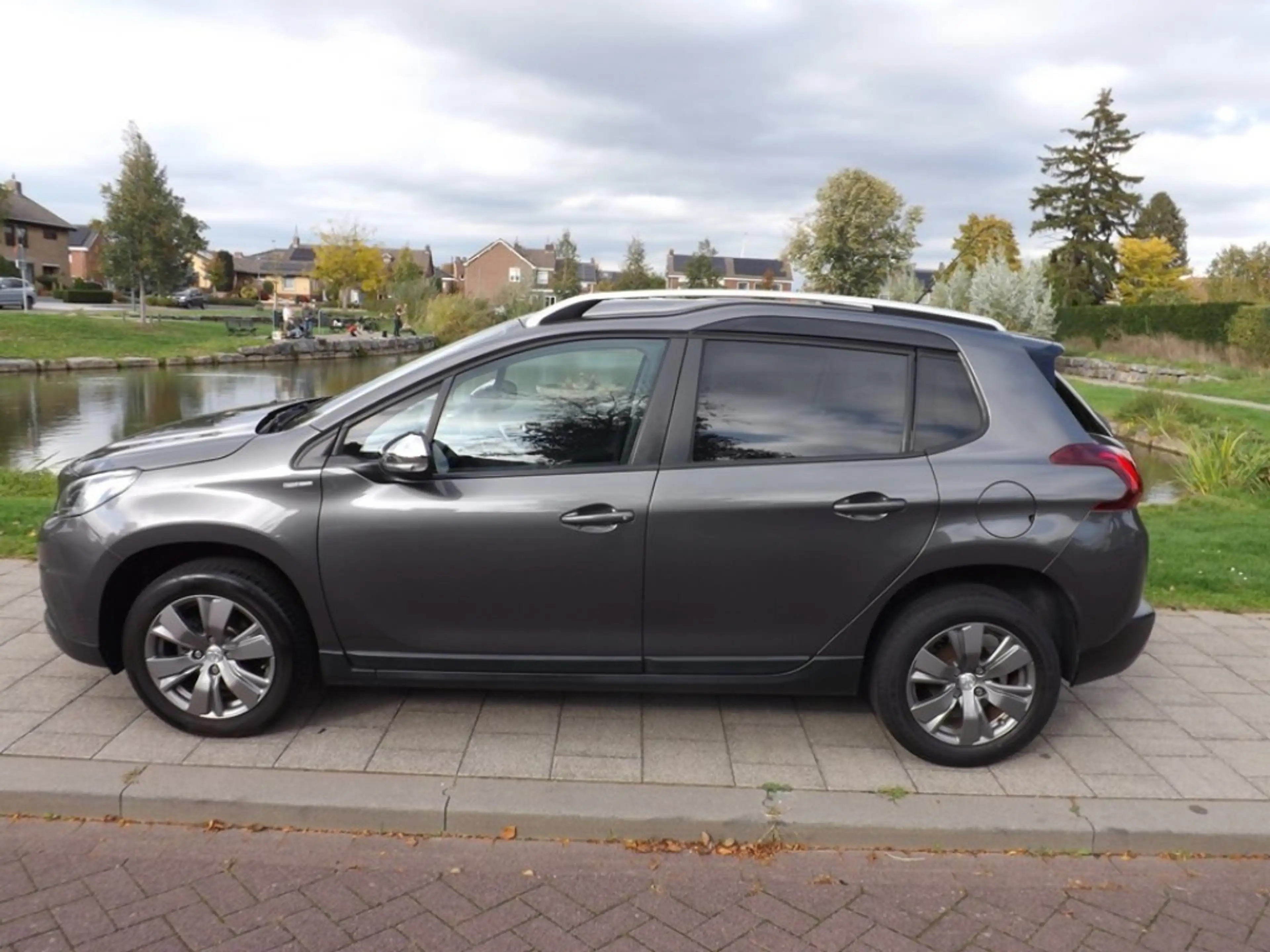 Peugeot 2008 1.2 PURETECH ALLURE — photo 8