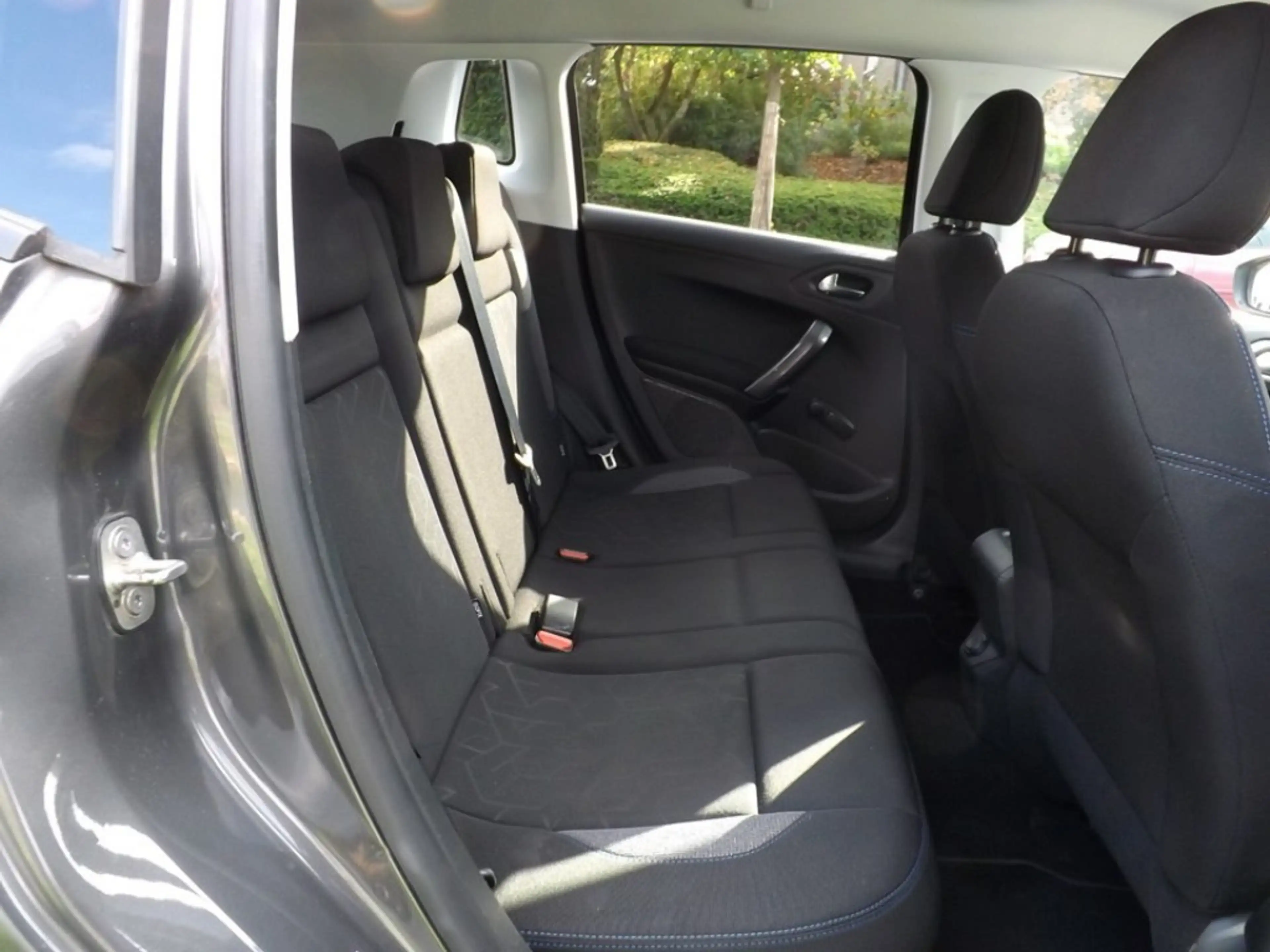 Peugeot 2008 1.2 PURETECH ALLURE — photo 12
