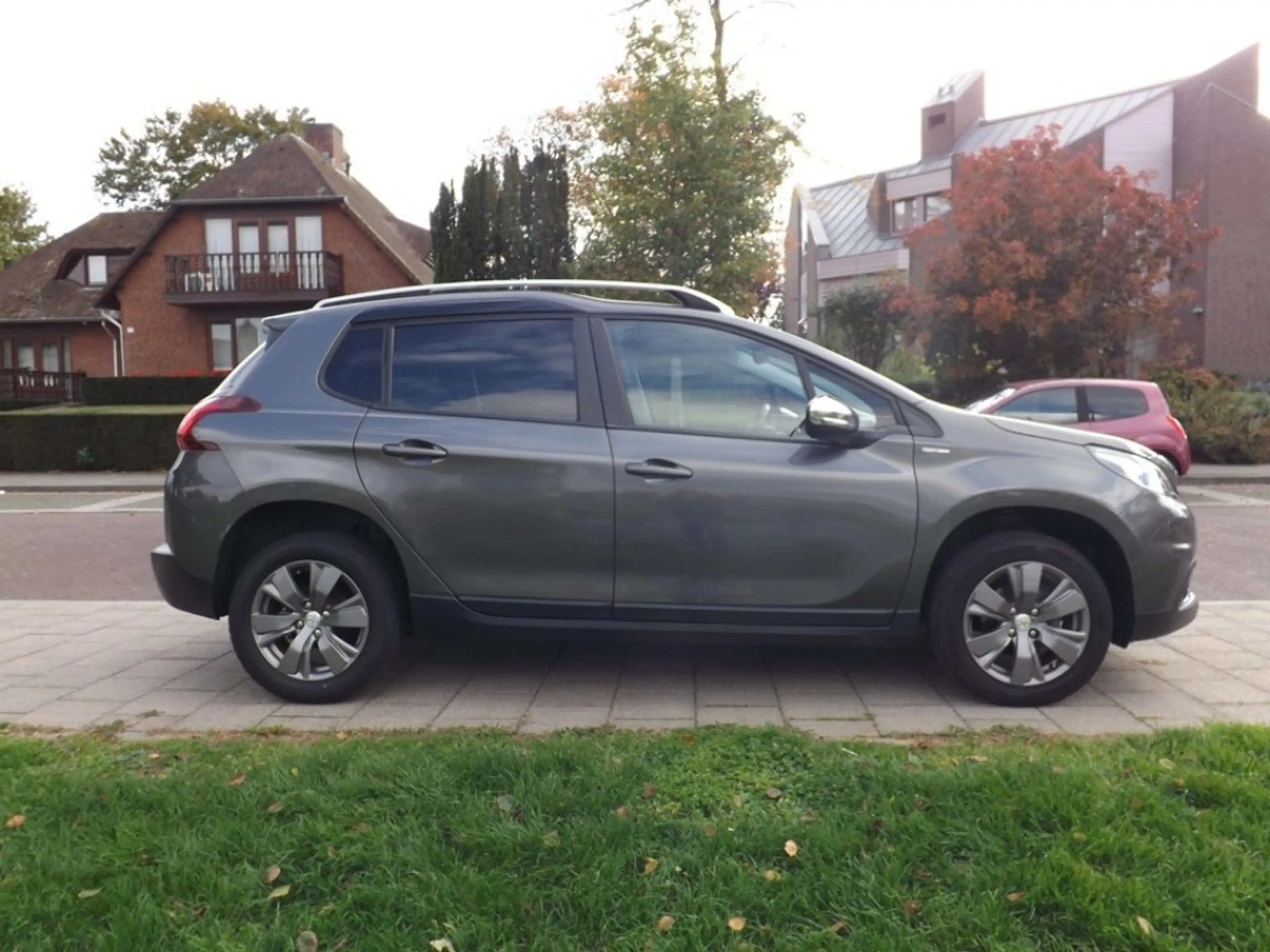 Peugeot 2008 1.2 PURETECH ALLURE — photo 4