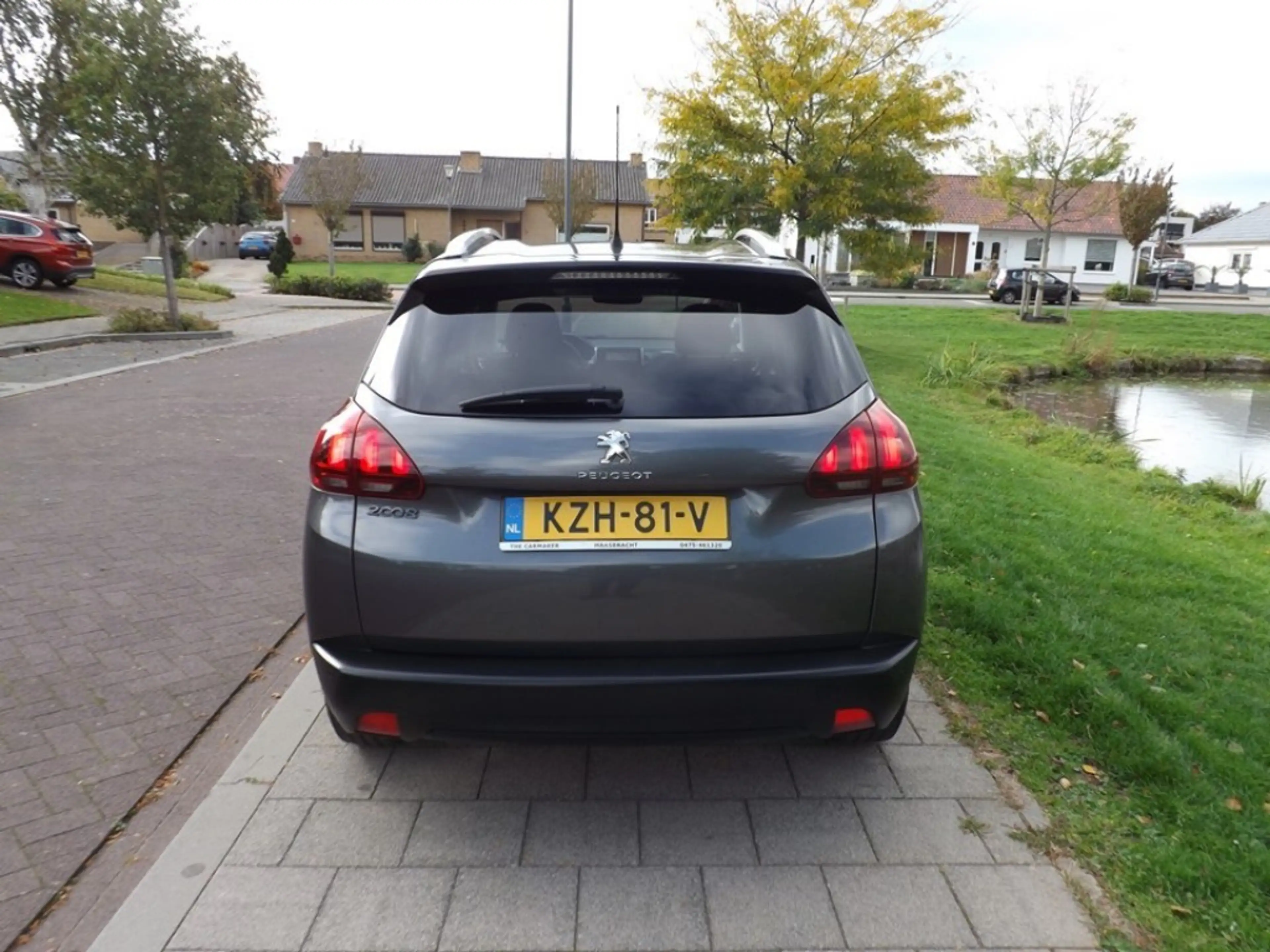 Peugeot 2008 1.2 PURETECH ALLURE — photo 6