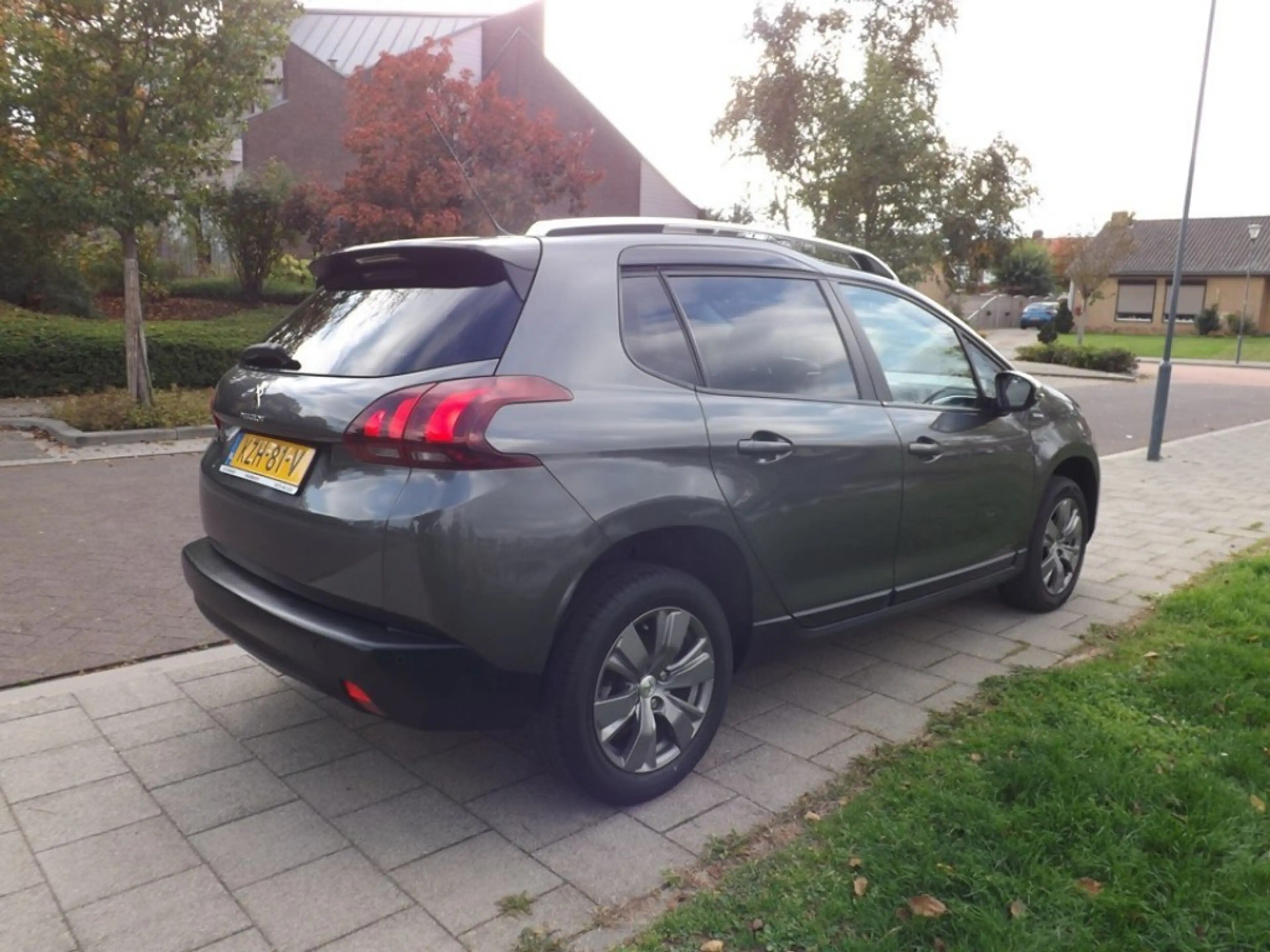 Peugeot 2008 1.2 PURETECH ALLURE — photo 5