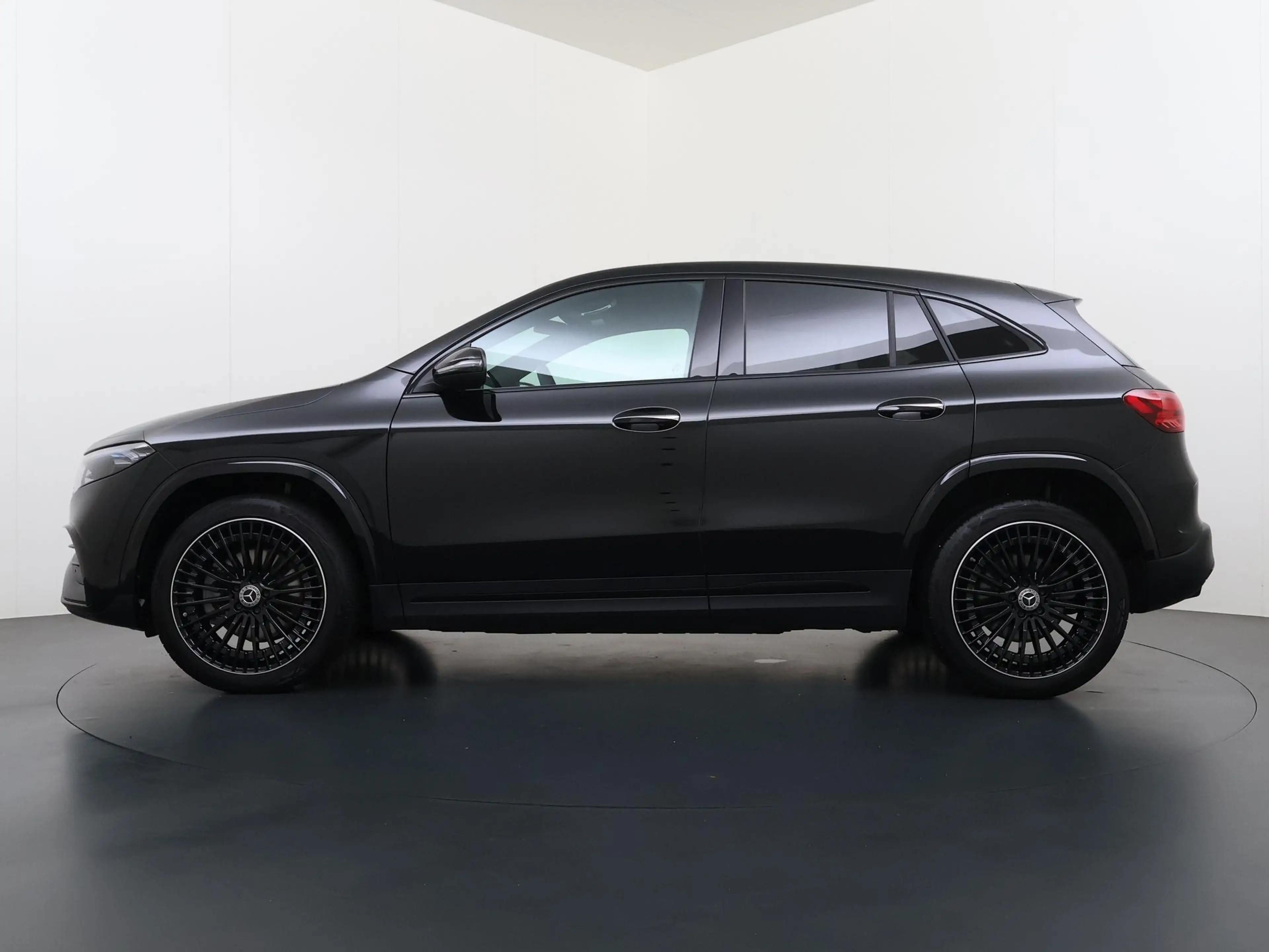 Mercedes-Benz EQA 250 250+ Business Solution AMG 71 kWh — photo 3