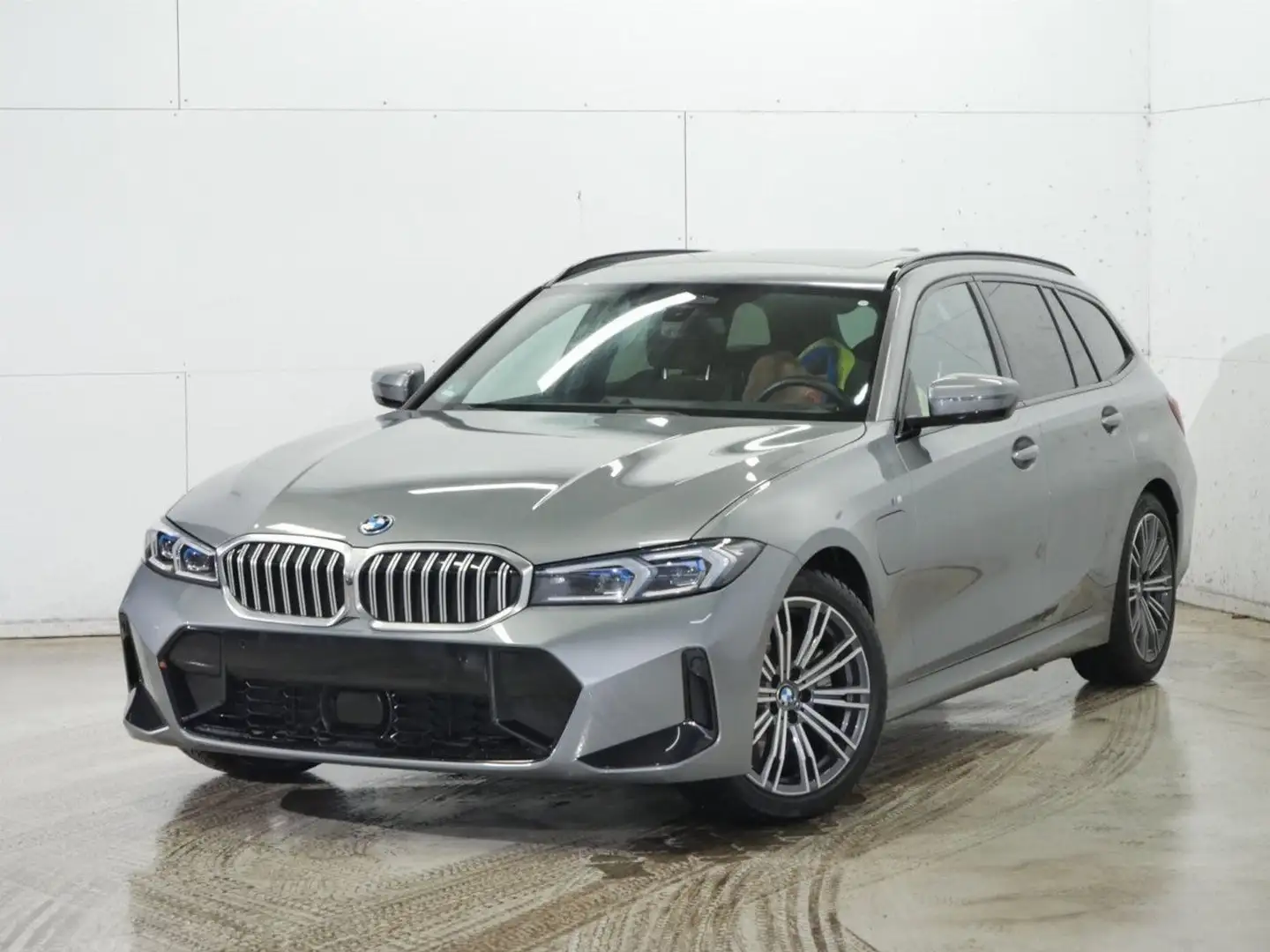 BMW 330 e T FACELIFT M Sport HUD ACC SuView PanoD.19" Grau - 2