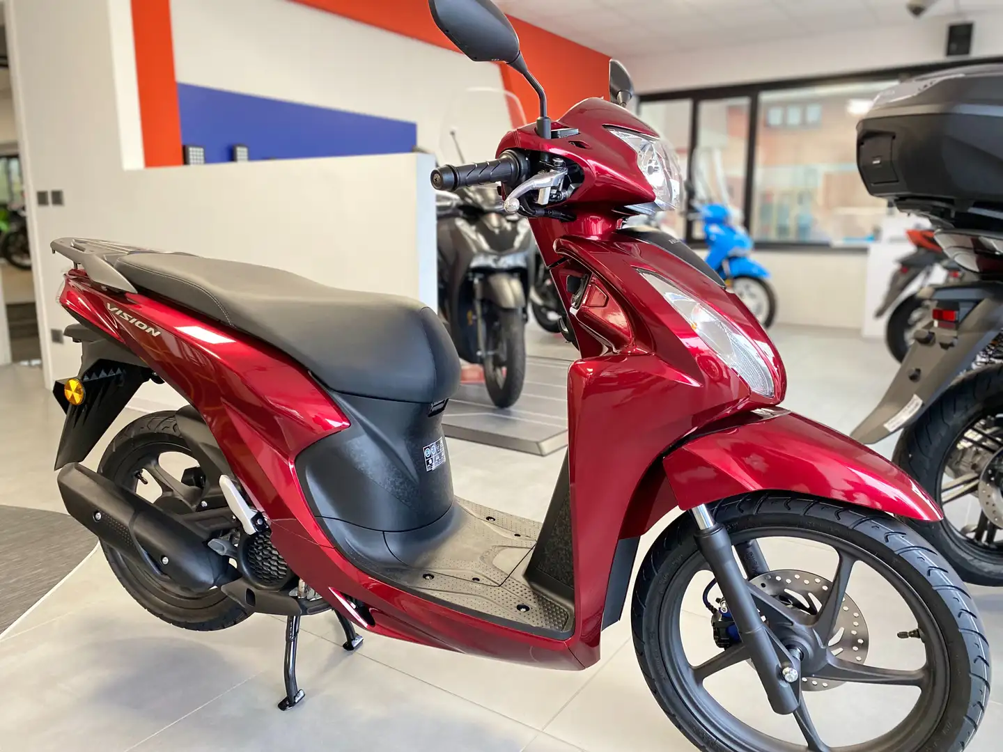 Honda Vision 110 Rosso - 2