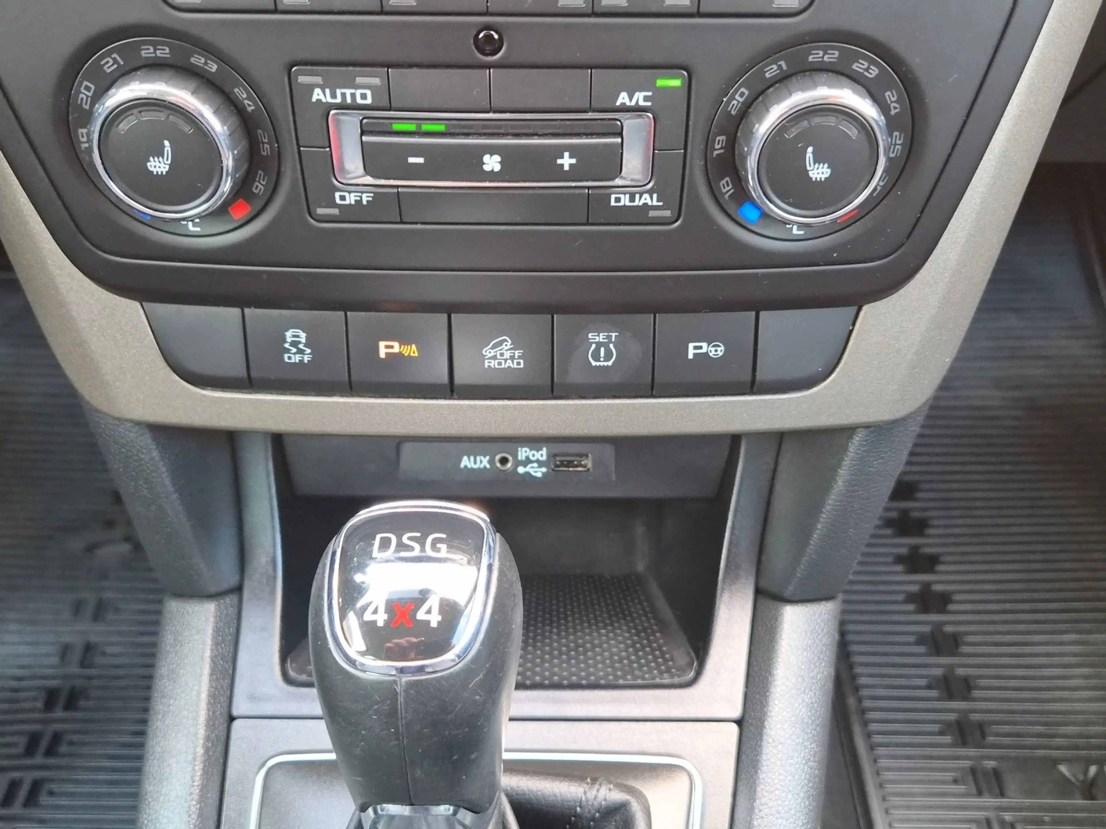 Skoda Yeti Elegance 4x4 Automatik Tüv Neu 1 Hand — photo 14