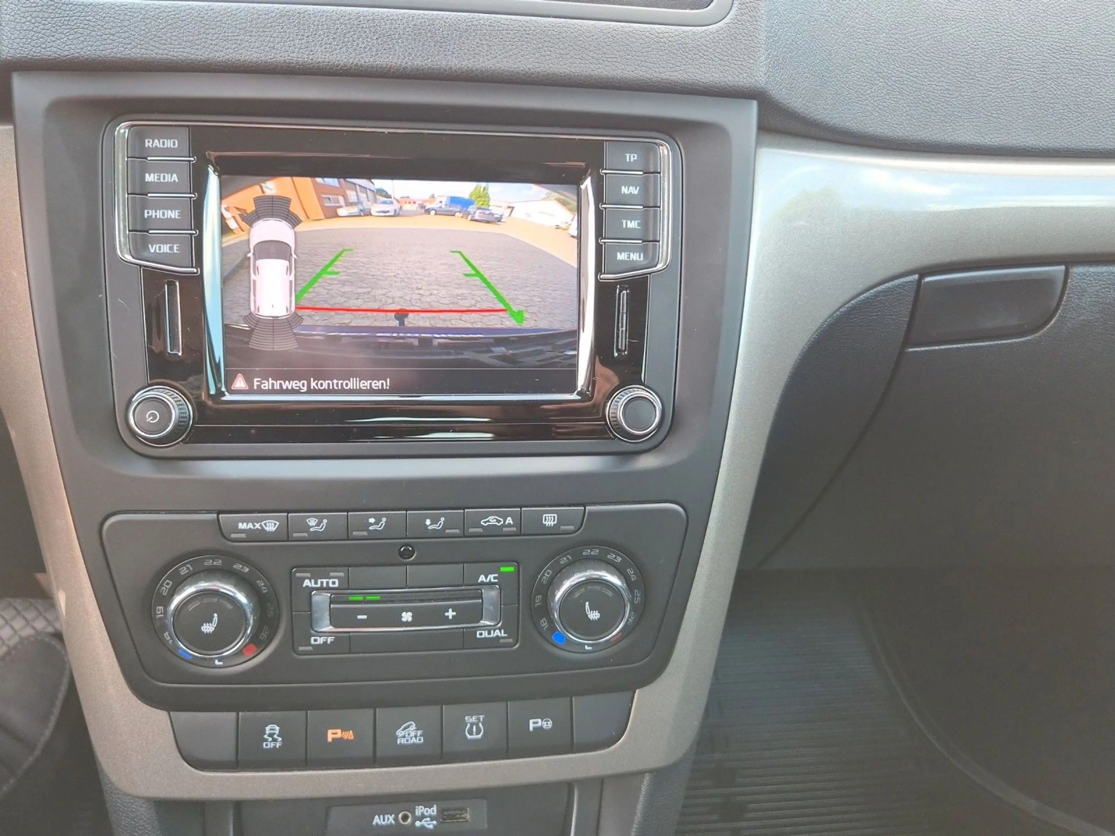 Skoda Yeti Elegance 4x4 Automatik Tüv Neu 1 Hand — photo 19