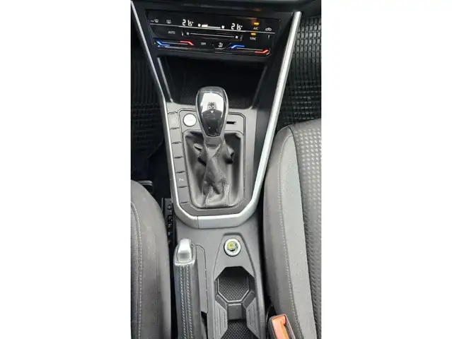 Volkswagen Polo view 8