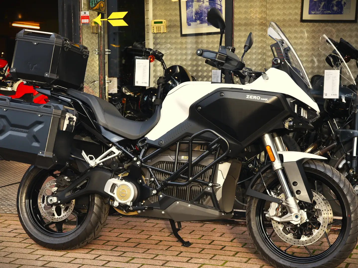 Zero Zero DSR/X NEUVE (TVAC) ***MOTO VERTE*** Biały - 1