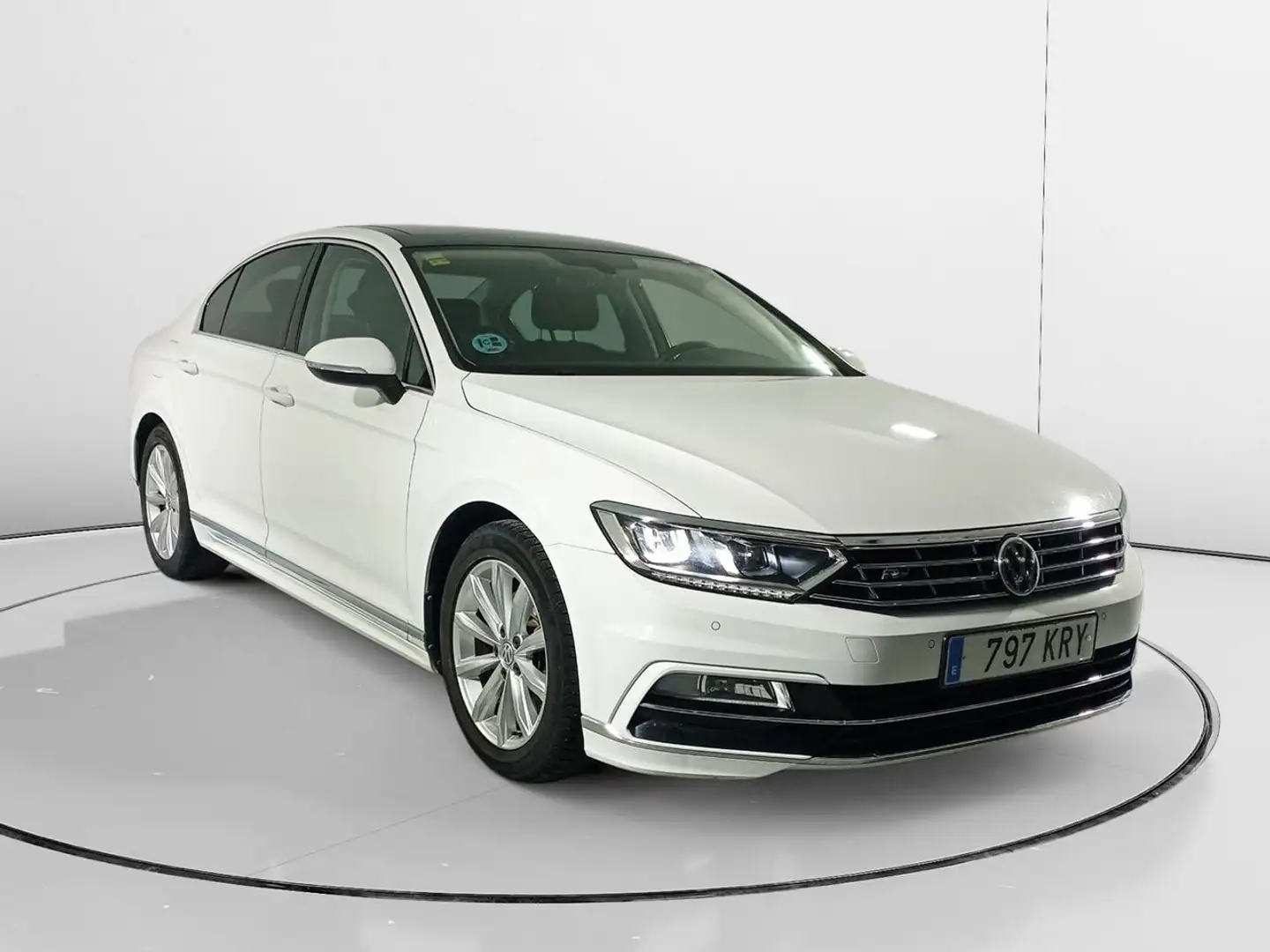 Volkswagen Passat Edition BMT Biały - 2
