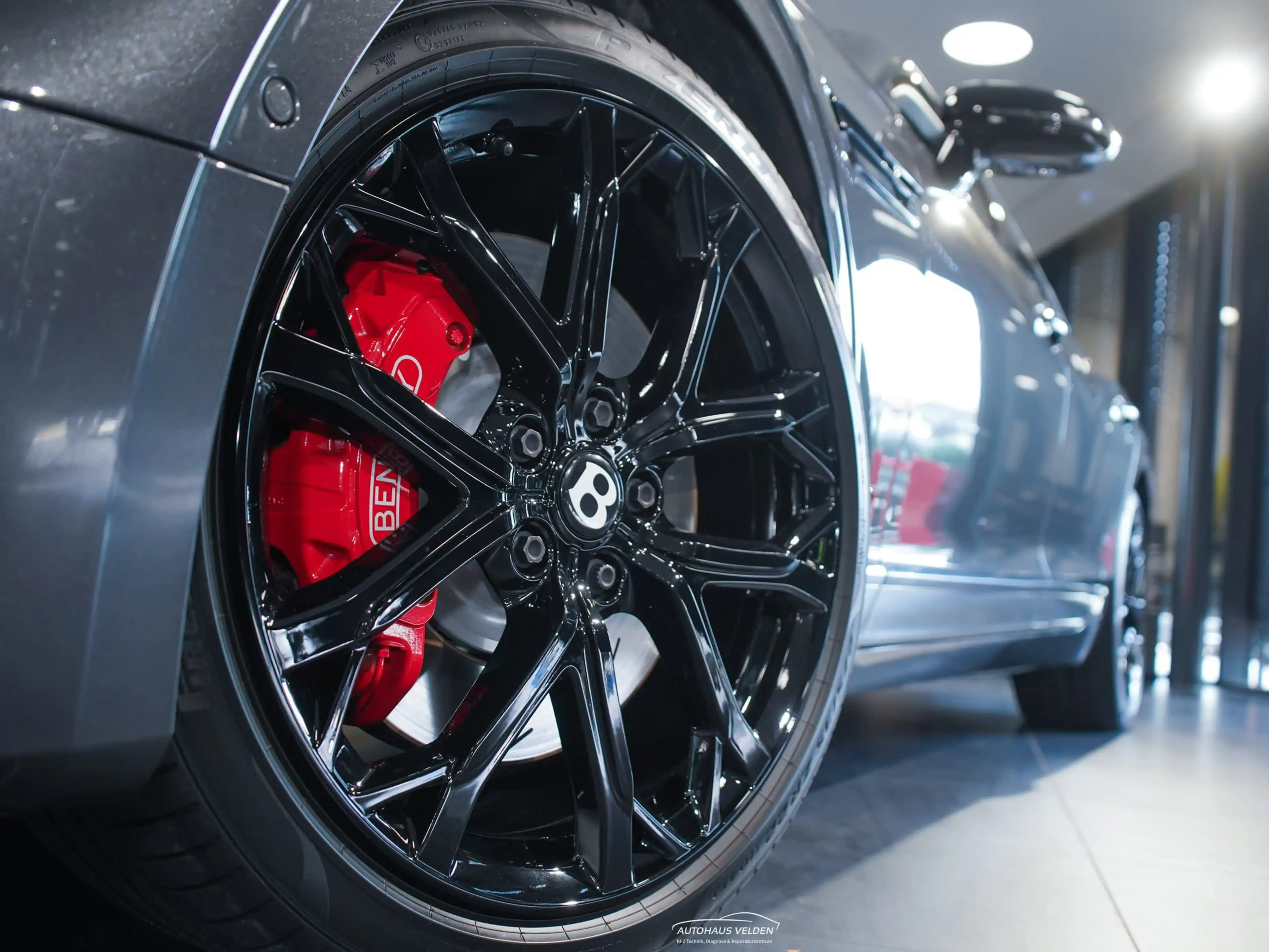Bentley Flying Spur New Hybrid S — photo 10