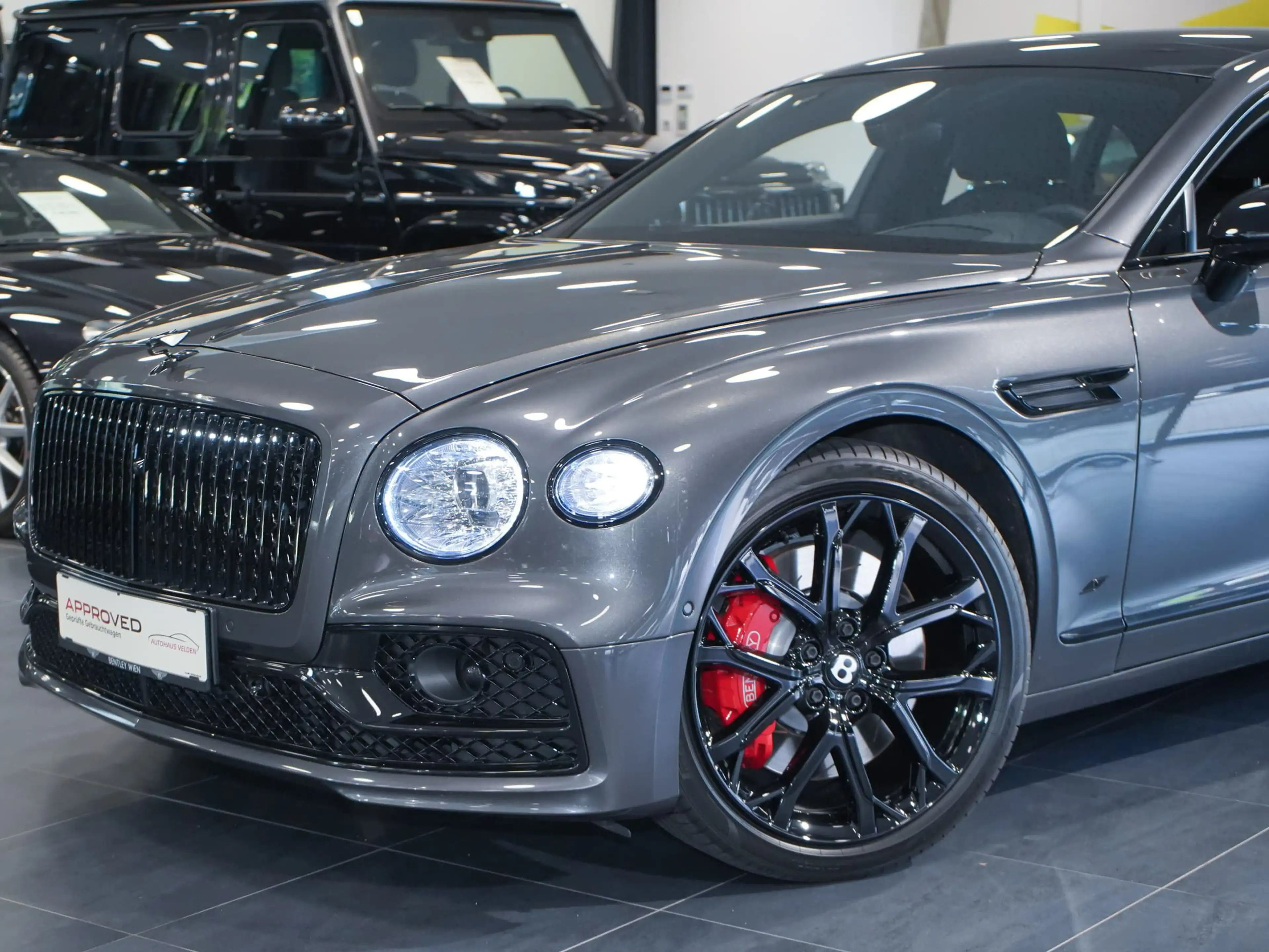 Bentley Flying Spur New Hybrid S — photo 3